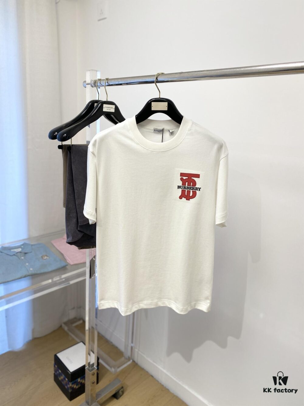 69314f3f908475d562cd9f4d Burberry, 2025 Latest Short-Sleeve T-Shirt, Stylish and Handsome with Exquisite Embroidered Logo on Chest, Simple and Versatile Design