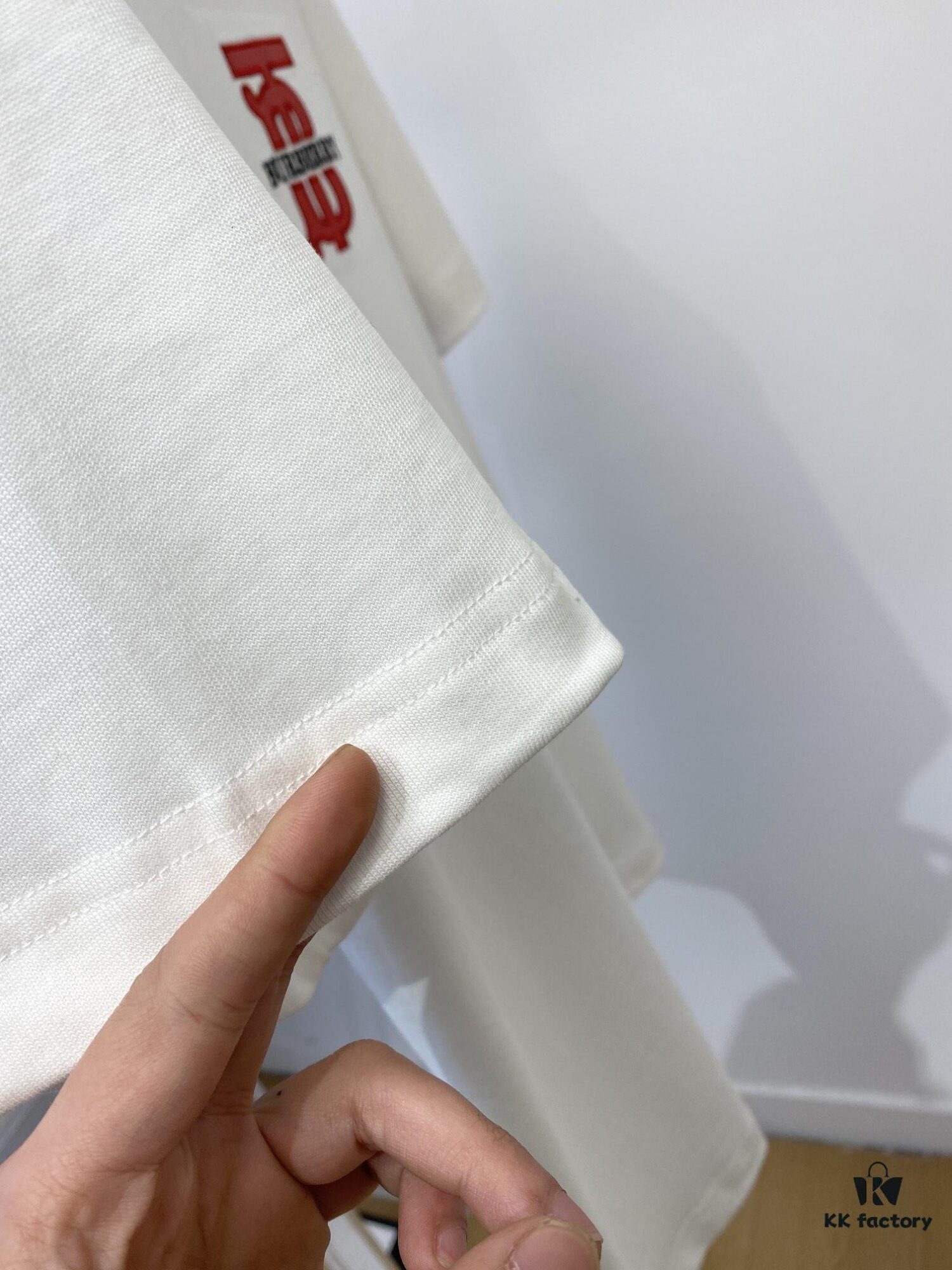 69314f4f908475d562cd9f52 Burberry, 2025 Latest Short-Sleeve T-Shirt, Stylish and Handsome with Exquisite Embroidered Logo on Chest, Simple and Versatile Design