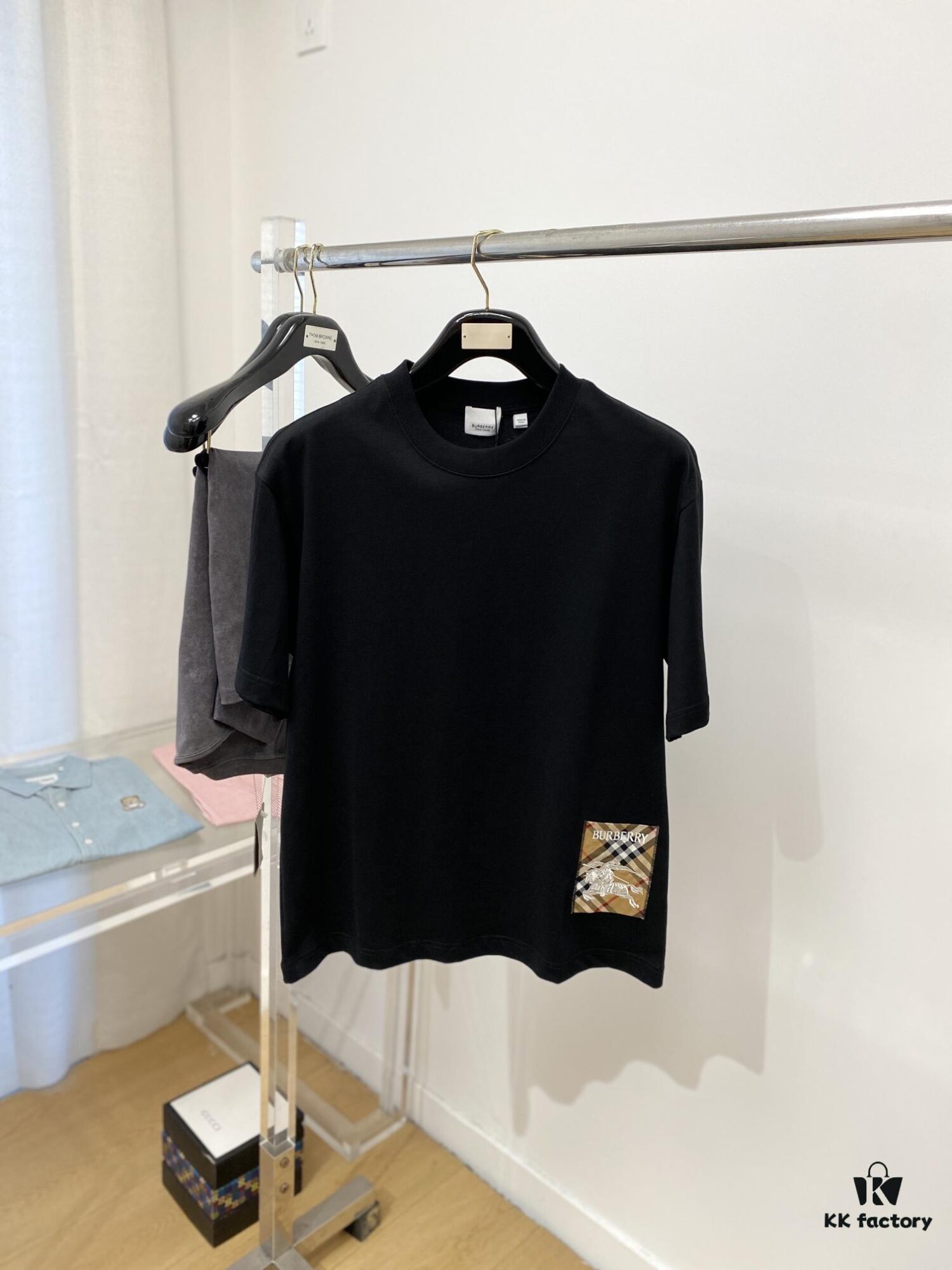 69314f61908475d562cd9f55 Burberry, 2025 Latest Short-Sleeve T-Shirt, Stylish and Fashionable with Exquisite Embroidered Logo, Simple and Versatile Design