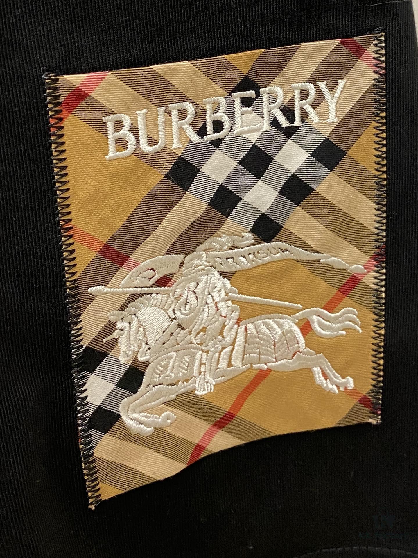 69314f7c908475d562cd9f5b Burberry, 2025 Latest Short-Sleeve T-Shirt, Stylish and Fashionable with Exquisite Embroidered Logo, Simple and Versatile Design