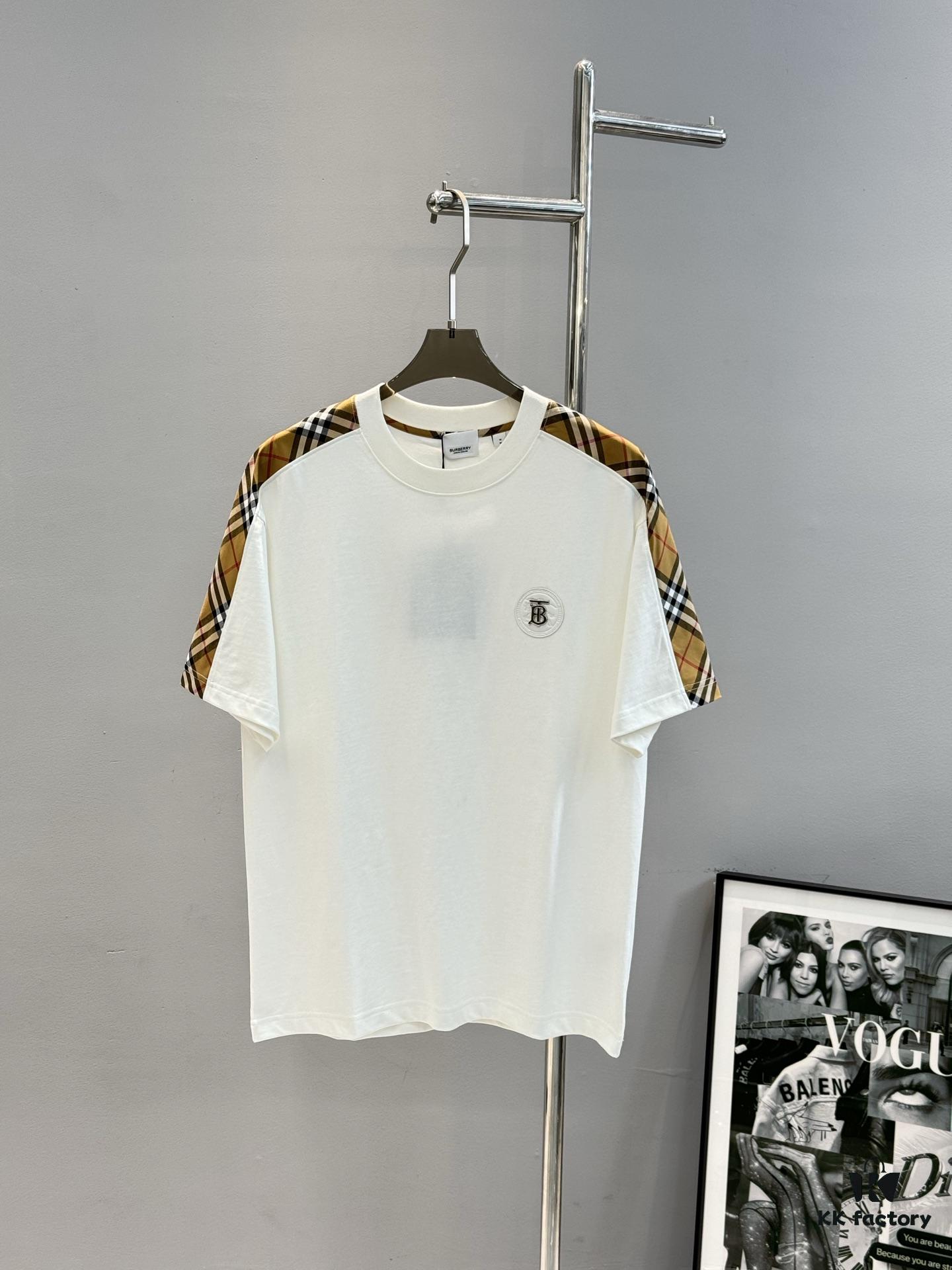 6931548c908475d562cda06d BBR* Bao-Bao-Li 25SS Limited Edition T-Shirt, Unisex Style! Premium 260g Fully Combed Cotton, Custom Leather Chest Patch, Shoulder Plaid Panel Craft for Strong Textural Feel and 3D Effect, Oversized Slightly Expanded Silhouette, Complete Three Labels. Colors: Black, White. European Size: S, M, L, XL (Recommended Size M for Height 175cm / Weight 70kg)