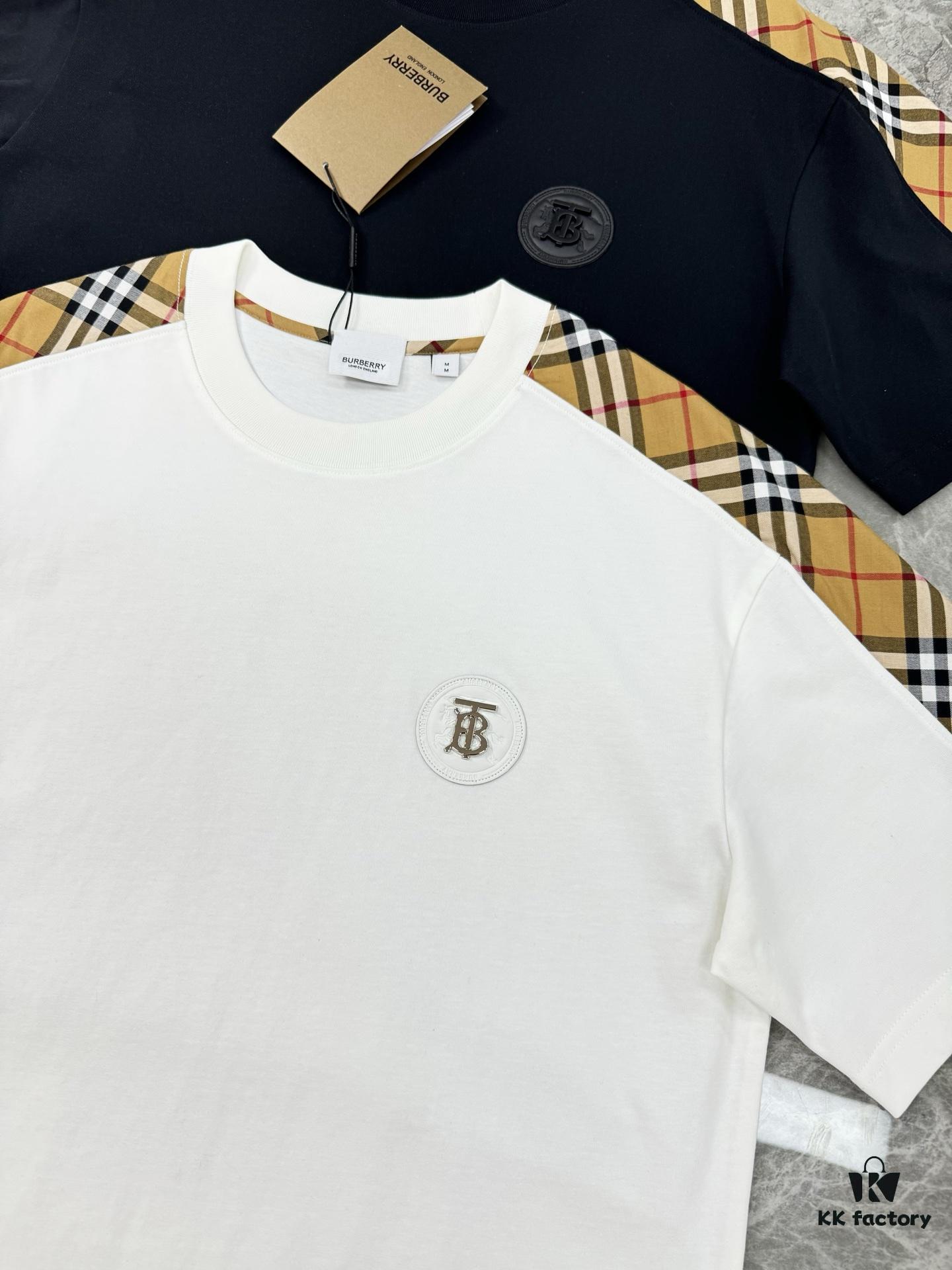 6931548f908475d562cda06e BBR* Bao-Bao-Li 25SS Limited Edition T-Shirt, Unisex Style! Premium 260g Fully Combed Cotton, Custom Leather Chest Patch, Shoulder Plaid Panel Craft for Strong Textural Feel and 3D Effect, Oversized Slightly Expanded Silhouette, Complete Three Labels. Colors: Black, White. European Size: S, M, L, XL (Recommended Size M for Height 175cm / Weight 70kg)