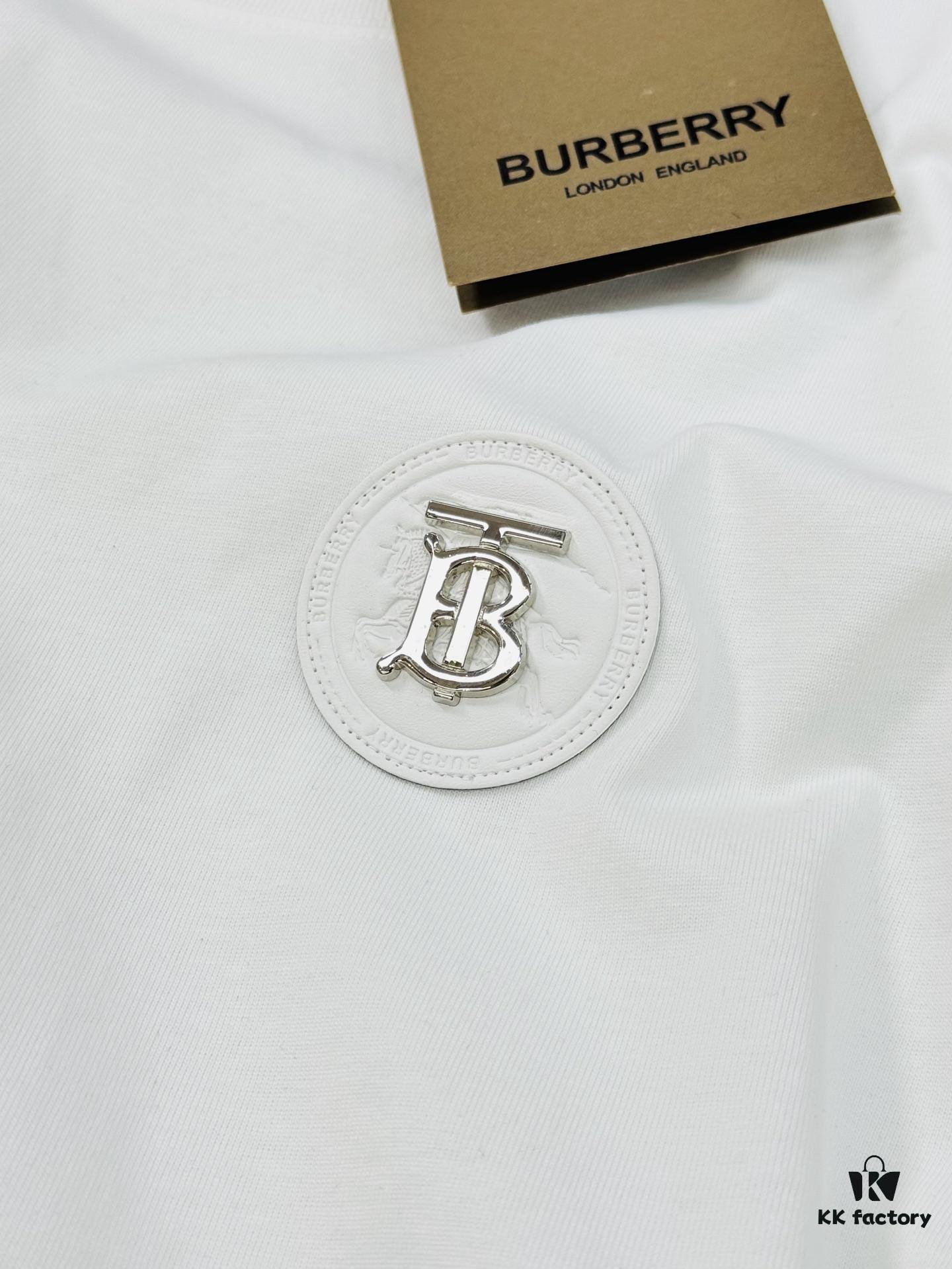 69315494908475d562cda06f BBR* Bao-Bao-Li 25SS Limited Edition T-Shirt, Unisex Style! Premium 260g Fully Combed Cotton, Custom Leather Chest Patch, Shoulder Plaid Panel Craft for Strong Textural Feel and 3D Effect, Oversized Slightly Expanded Silhouette, Complete Three Labels. Colors: Black, White. European Size: S, M, L, XL (Recommended Size M for Height 175cm / Weight 70kg)