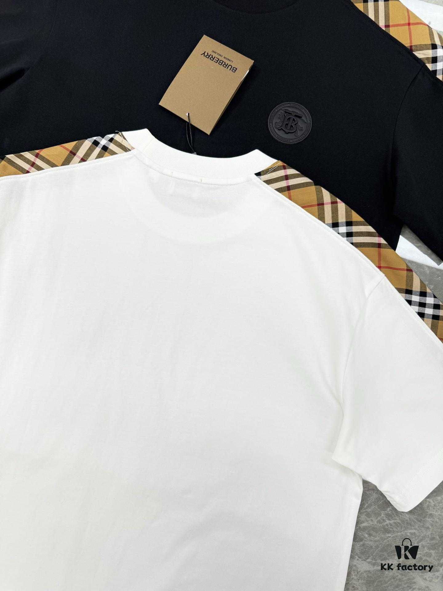 693154a8908475d562cda073 BBR* Bao-Bao-Li 25SS Limited Edition T-Shirt, Unisex Style! Premium 260g Fully Combed Cotton, Custom Leather Chest Patch, Shoulder Plaid Panel Craft for Strong Textural Feel and 3D Effect, Oversized Slightly Expanded Silhouette, Complete Three Labels. Colors: Black, White. European Size: S, M, L, XL (Recommended Size M for Height 175cm / Weight 70kg)