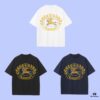 6931550b908475d562cda090 High-End Quality Burberry 2025 Fall Spring/Summer Collection Wheat-Ear and Warhorse Graphic Short-Sleeve T-Shirt Premium 270G 32-Single Double-Yarn Cotton Fabric, Relaxed Fit Unisex Design