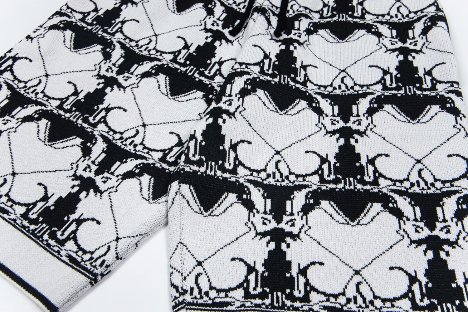 69315650908475d562cda0e9 New BURBERRY Barbour Full-Print Knit Shorts, 2023SS Collection, Custom Waffle-Knit Fabric, Jacquard Knit Design, Striped Pattern, Premium Hardware Drawstring, Fashionable and Comfortable Fit
