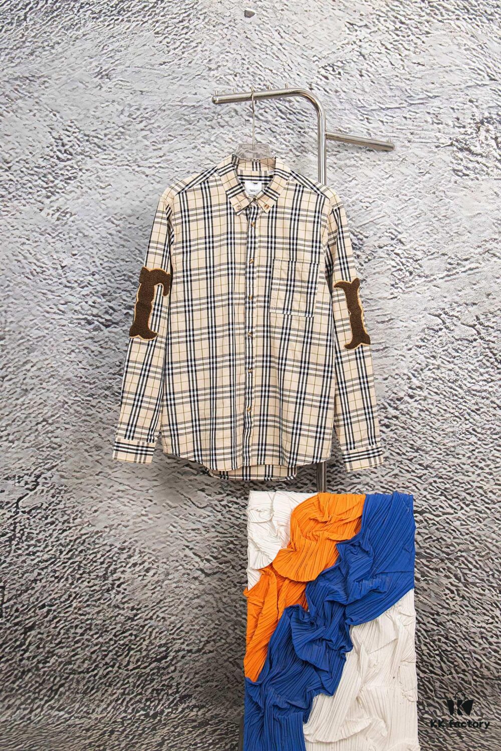 69315657908475d562cda0eb Burberry Letter Plaid Cotton Poplin Shirt, 100% Pure Cotton, Original Quality, Custom Buttons, Chest Patch Pocket, Terry Cloth Appliqué on Sleeves, All-Over Pattern Matching, Unisex Design