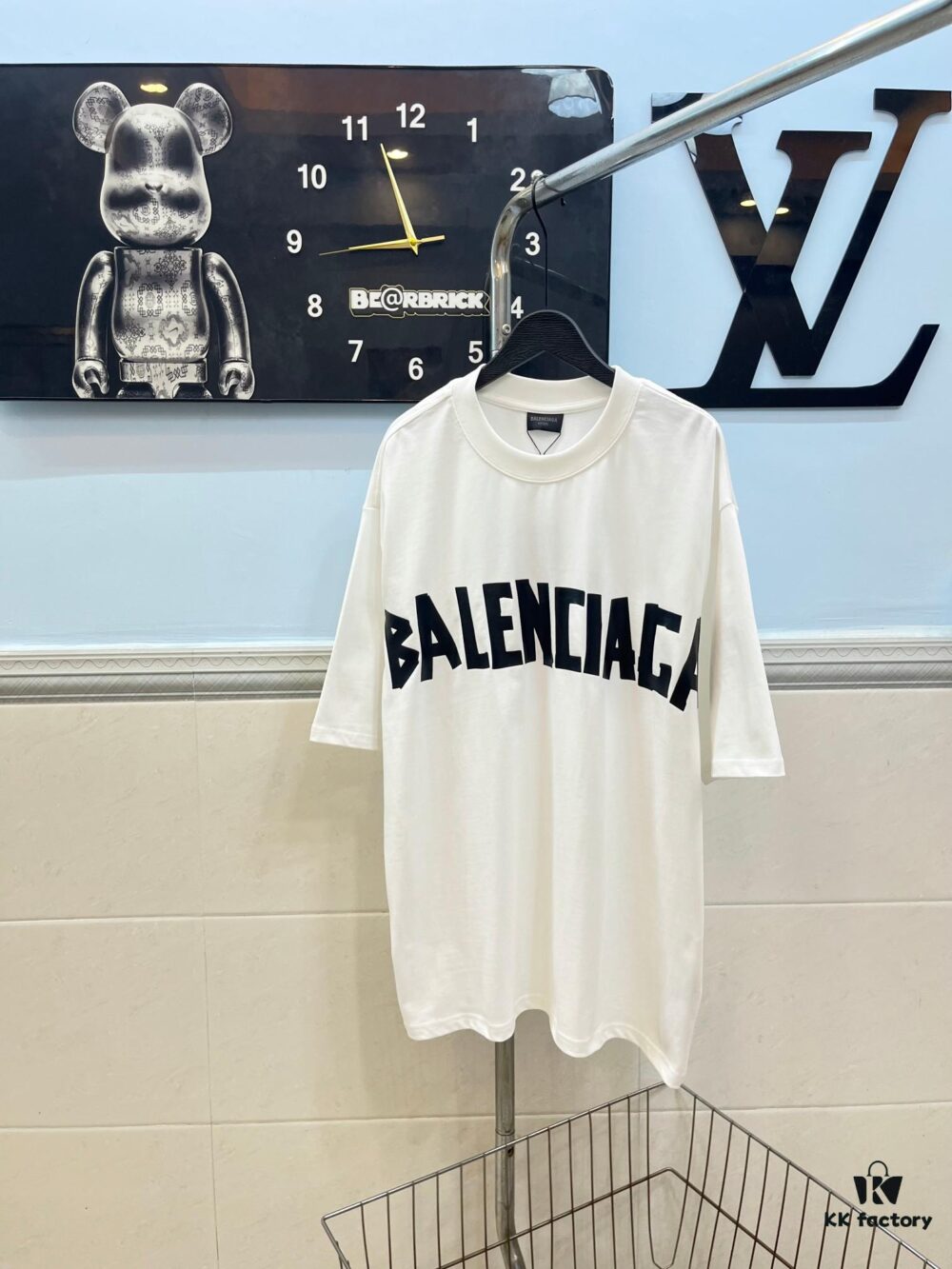 693157b6908475d562cda141 BALENCIAGA Tape Logo Printed Short-Sleeve T-Shirt, Made from 280g Double-Layer Pure Cotton Fabric, Comfortable and Soft to Wear, Featuring Raised Tape Logo Printing for a Premium, Three-Dimensional Look, High-Quality Replica, Complete with All Three Labels