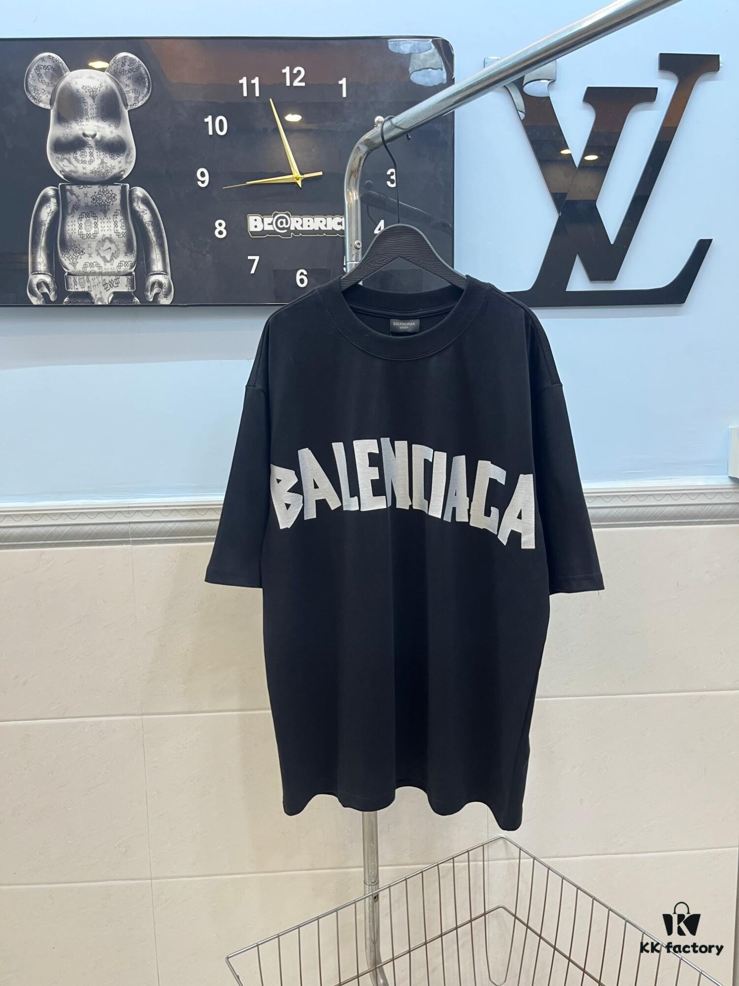 693157c0908475d562cda143 BALENCIAGA Tape Logo Printed Short-Sleeve T-Shirt, Made from 280g Double-Layer Pure Cotton Fabric, Comfortable and Soft to Wear, Featuring Raised Tape Logo Printing for a Premium, Three-Dimensional Look, High-Quality Replica, Complete with All Three Labels