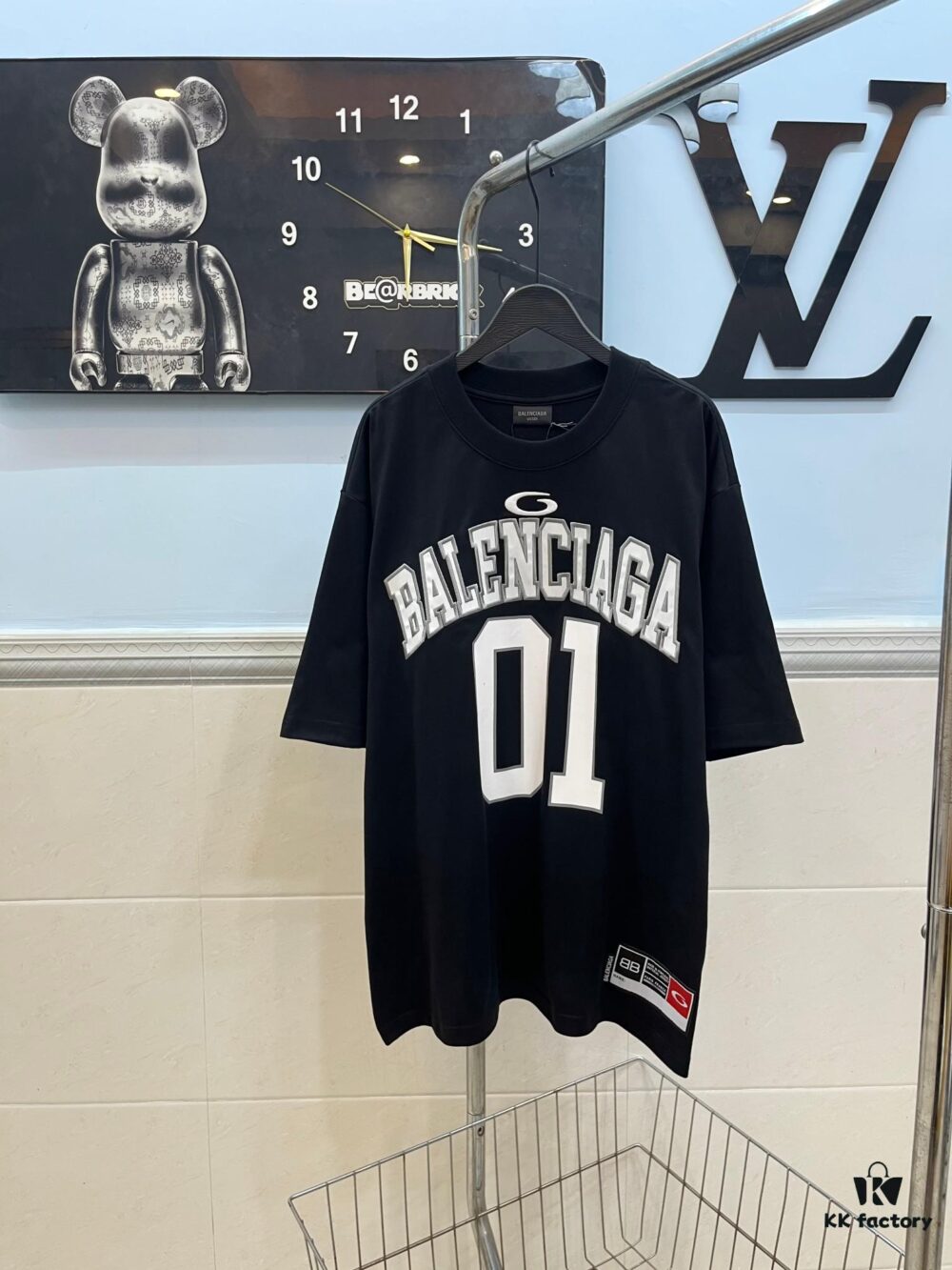 69315814908475d562cda153 BALENCIAGA Spring/Summer 2025 Letter Embroidered '01' Number Short Sleeve T-Shirt, Made from 300g Double-Layer Pure Cotton Fabric with Exquisite Blind Embroidery and High-Definition Direct-to-Film Printing on Front and Back