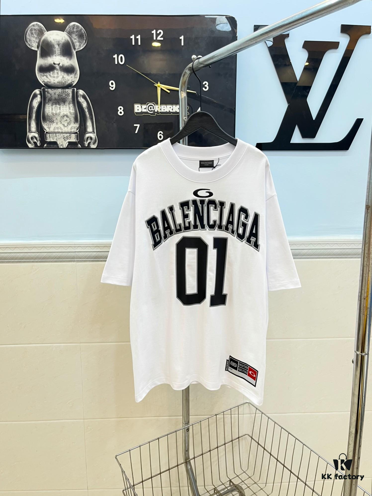 6931581b908475d562cda154 BALENCIAGA Spring/Summer 2025 Letter Embroidered '01' Number Short Sleeve T-Shirt, Made from 300g Double-Layer Pure Cotton Fabric with Exquisite Blind Embroidery and High-Definition Direct-to-Film Printing on Front and Back