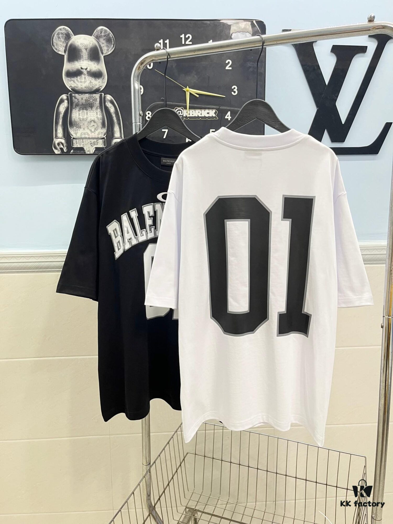 69315823908475d562cda155 BALENCIAGA Spring/Summer 2025 Letter Embroidered '01' Number Short Sleeve T-Shirt, Made from 300g Double-Layer Pure Cotton Fabric with Exquisite Blind Embroidery and High-Definition Direct-to-Film Printing on Front and Back
