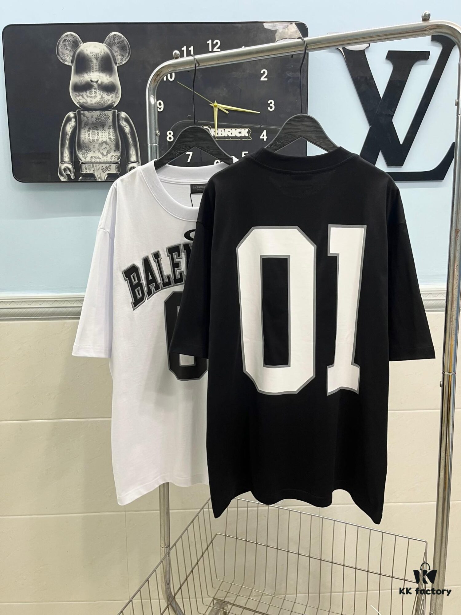 6931582b908475d562cda156 BALENCIAGA Spring/Summer 2025 Letter Embroidered '01' Number Short Sleeve T-Shirt, Made from 300g Double-Layer Pure Cotton Fabric with Exquisite Blind Embroidery and High-Definition Direct-to-Film Printing on Front and Back