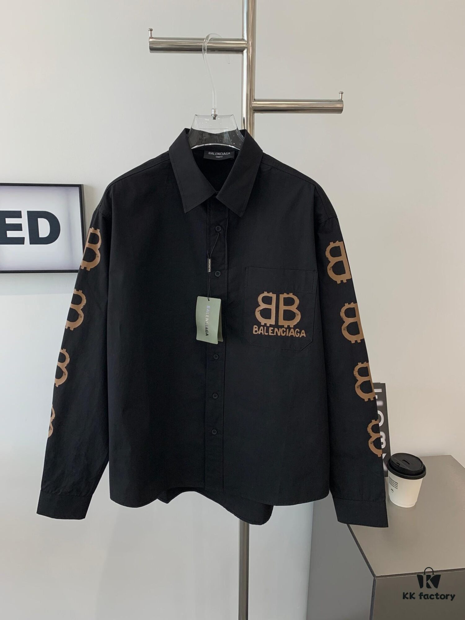 693161ff908475d562cda30a New Balenciaga BLCG 24SS Double-B Orange Graffiti Logo Long-Sleeve Shirt with Full-Arm Print