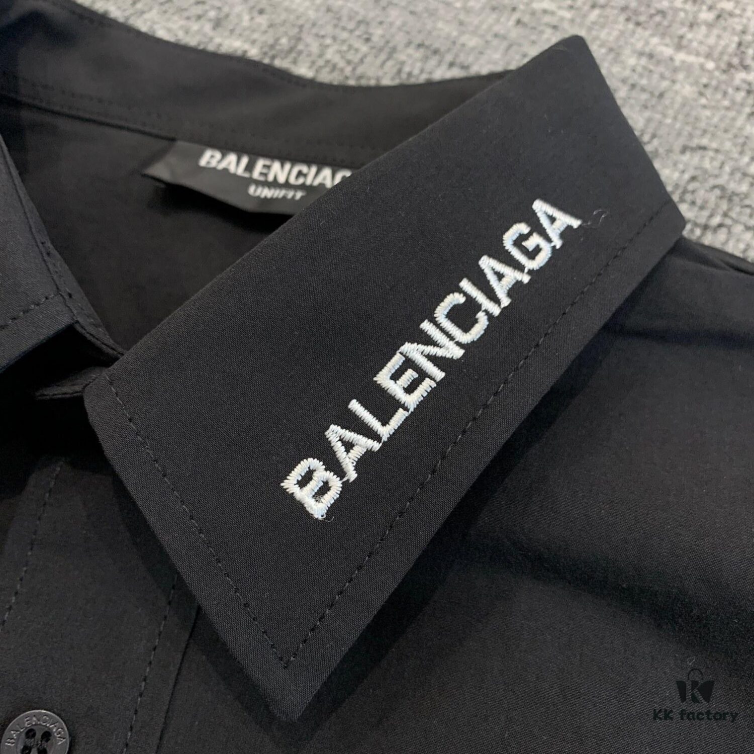 69316270908475d562cda321 New BALENCIAGA BLCG 24SS Long-Sleeve Shirt with Embroidered Logo at Collar, Minimalist Design