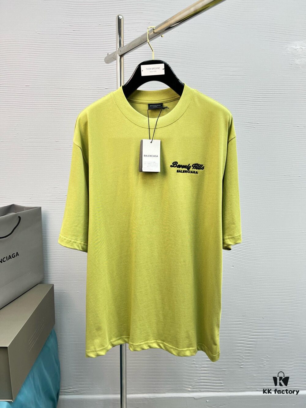 69316a84908475d562cda4c8 High-Quality BAL 25SS Screen-Printed Premium Craftsmanship Classic Color T-Shirt! Youthful and Vibrant Design! New Season's Featured Teddy Bear Series with Advanced Printing Technology, Made from 280g Pure Cotton Fabric – Soft, Comfortable, and Perfectly Matched with Jeans, Chinos, or Shorts for Spring and Summer