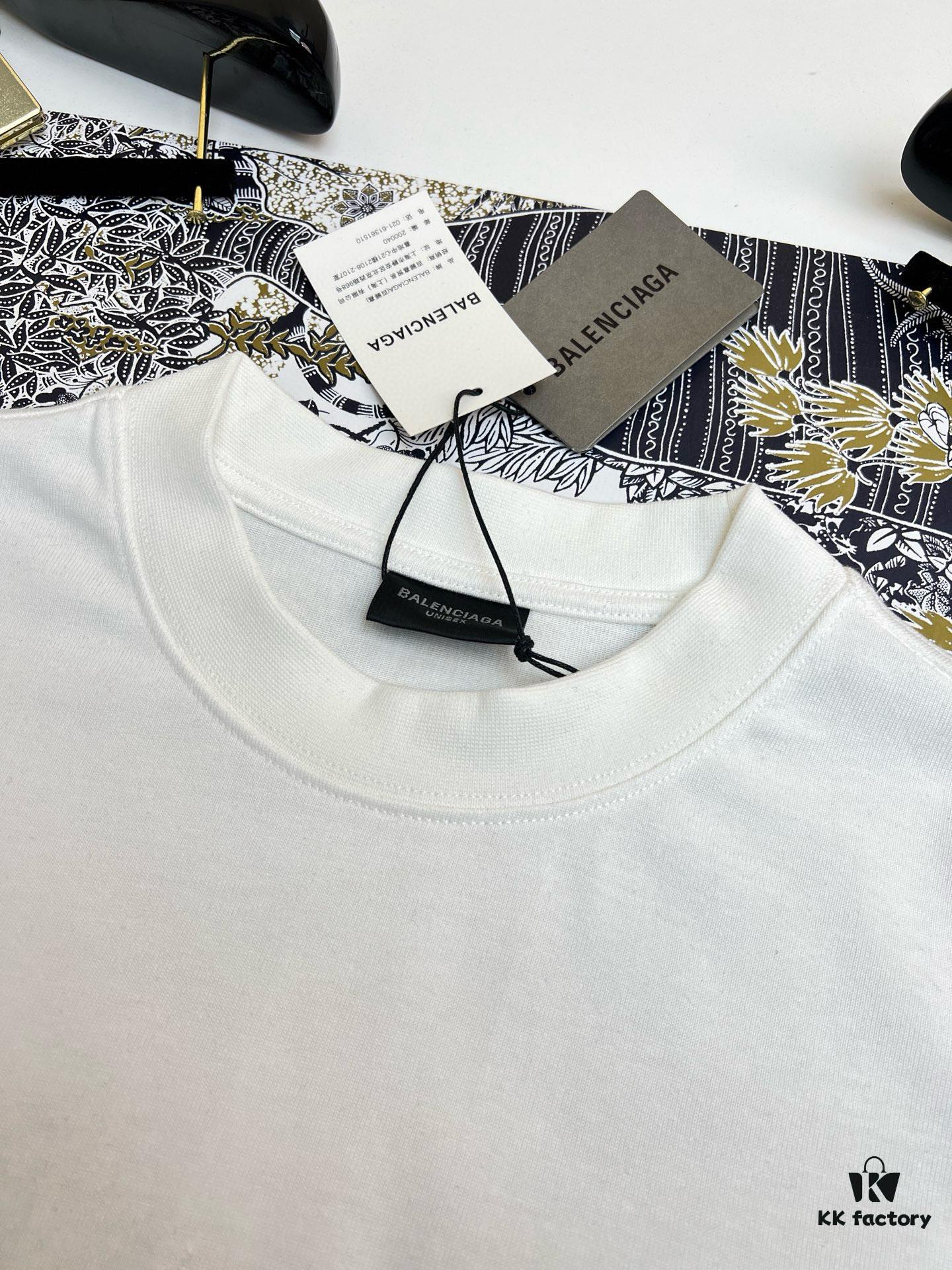 69316aac908475d562cda4cf High-Quality BAL 25SS Screen-Printed Premium Craftsmanship Classic Color T-Shirt! Youthful and Vibrant Design, Fresh Take on the New Season's Bear Series. Made with Top-Grade Printing Techniques and 280g Pure Cotton Fabric for Superior Softness and Comfort. Perfect Match with Jeans, Chinos, or Shorts for Spring and Summer.