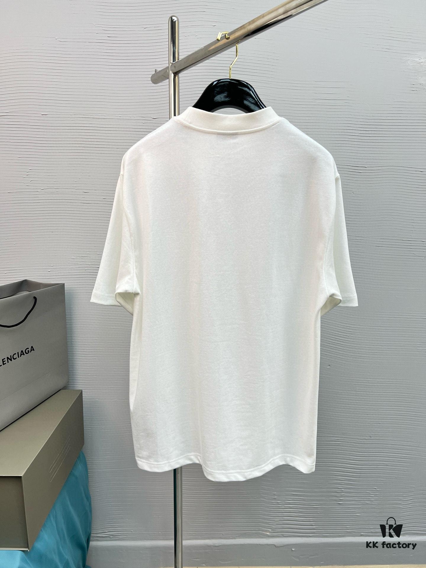69316aad908475d562cda4d0 High-Quality BAL 25SS Screen-Printed Premium Craftsmanship Classic Color T-Shirt! Youthful and Vibrant Design, Fresh Take on the New Season's Bear Series. Made with Top-Grade Printing Techniques and 280g Pure Cotton Fabric for Superior Softness and Comfort. Perfect Match with Jeans, Chinos, or Shorts for Spring and Summer.