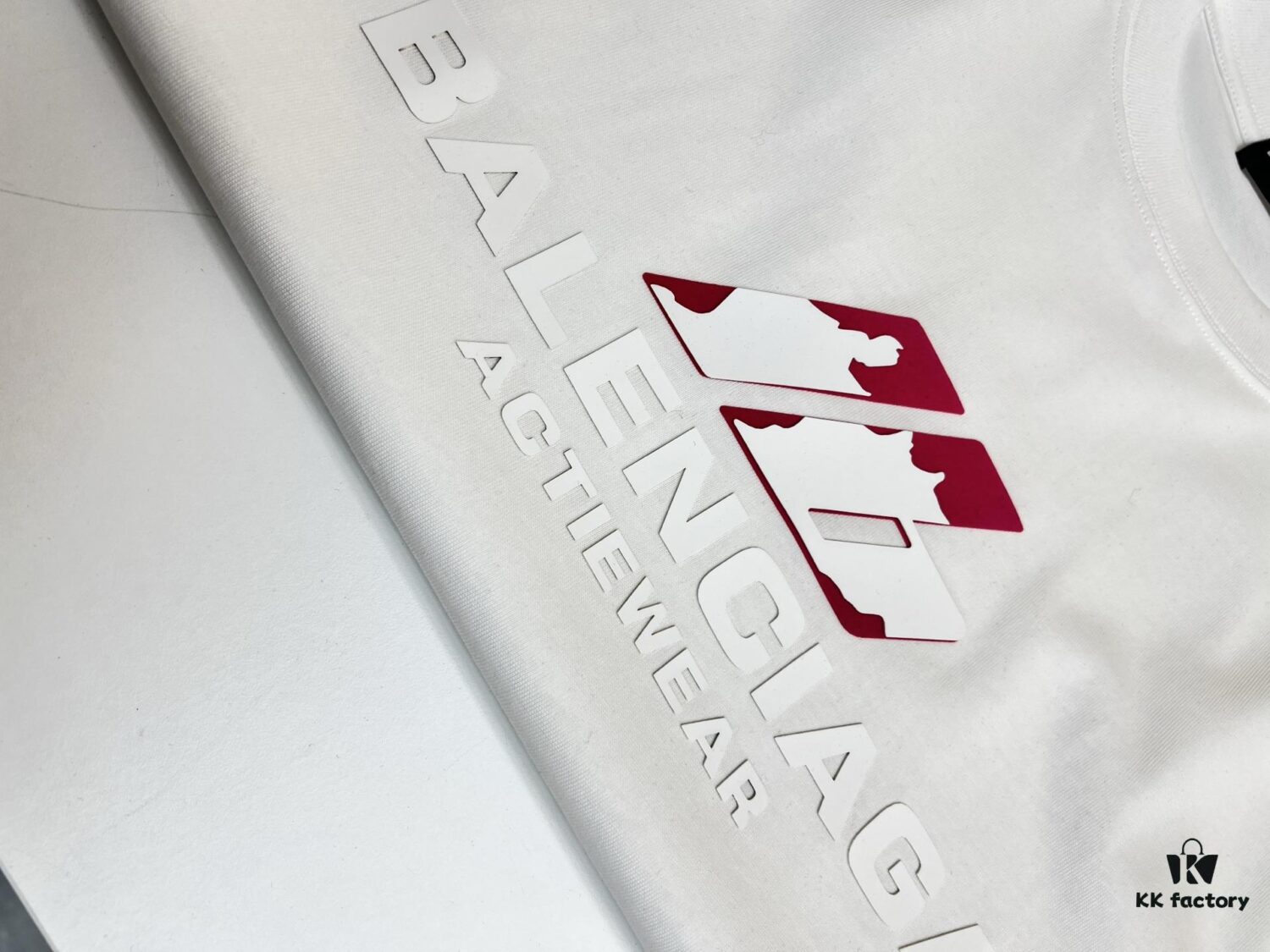 69316b0f908475d562cda4df High-Quality BAL 25SS Screen-Printed Premium Craftsmanship Classic Color T-Shirt! Fresh and Vibrant Youthful Style! New Season's Featured Bear Series, Made with Top-Grade Printing Standards, Strong 3D Color Transition, Premium 280g Pure Cotton Fabric, Comfortable and Soft. Perfect Match with Jeans, Chinos, or Shorts for Spring and Summer – A Must-Have Bestseller!