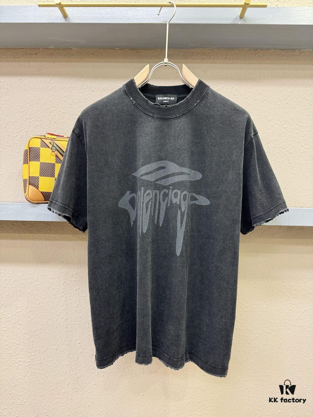 69316d08908475d562cda537 Balenciaga Spring/Summer 2025 New Arrival Short Sleeve T-Shirt! Runway-Inspired Fashion Casual Tee with Signature Logo Design! Exquisitely Crafted from Premium 100% Cotton for Exceptional Softness, Comfort, and Breathability – A Must-Have Wardrobe Essential That Redefines Contemporary Style!