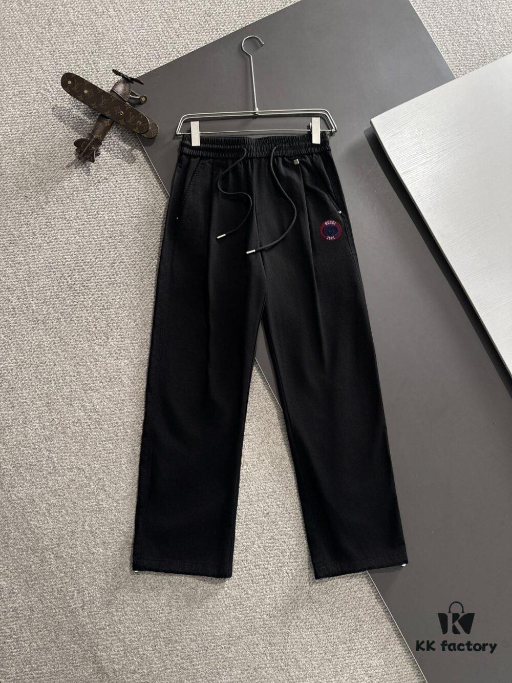 69319f13ccd8ab3d7af93796 GUCCI 2025 Spring/Summer New Elastic Waist Casual Pants, Lightweight Custom Counter Fabric, Breathable and Comfortable, Exquisite Details, Brand Design Concept, High Quality, Soft and Smooth Touch
