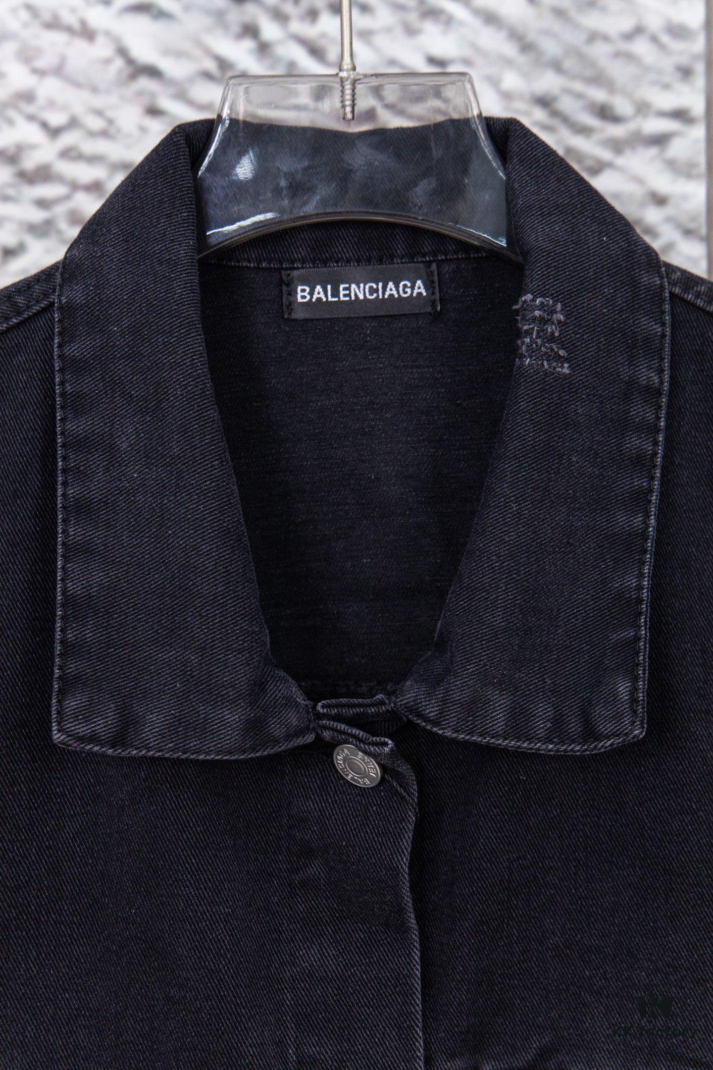 69319fc6ccd8ab3d7af937f5 Balenciaga 2024 Fall/Winter New Loose Oversized Denim Jacket with Eiffel Tower Design