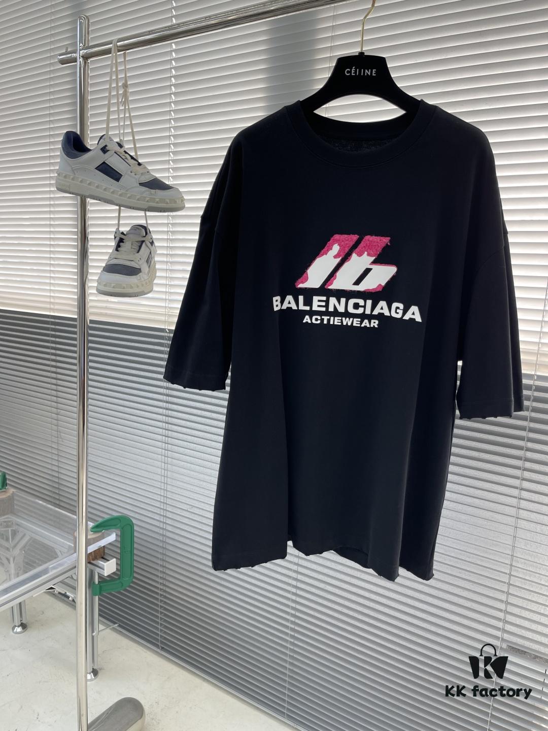 69319fd6ccd8ab3d7af9392b BALENCIAGA 25 Spring/Summer New Arrival Oversized Short-Sleeve T-Shirt, Made from Custom 340g High-Grammage Cotton Fabric with Heavy Distressed Rust-Effect Woven Print on Chest, Distressed Raw-Cut Cuffs and Hem for Fashion-Forward Edge
