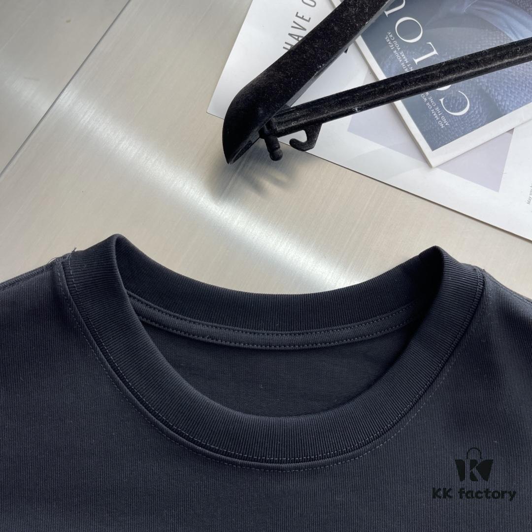 69319fd6ccd8ab3d7af9392d BALENCIAGA 25 Spring/Summer New Arrival Oversized Short-Sleeve T-Shirt, Made from Custom 340g High-Grammage Cotton Fabric with Heavy Distressed Rust-Effect Woven Print on Chest, Distressed Raw-Cut Cuffs and Hem for Fashion-Forward Edge