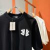 69319fd9ccd8ab3d7af93956 Balenciaga Spring/Summer 2025 New Arrival Short Sleeve T-Shirt! Runway-Inspired Fashion Casual Tee with Signature Logo Design! Premium 100% Cotton Fabric, Soft and Skin-Friendly Texture, Exceptional Comfort and Breathability. A Must-Have Piece That Exudes Style and Sophistication. Relaxed Fit with Slightly Dropped Shoulders and Round Neck, Gender-Neutral Unisex Cut for Couples – Redefining Contemporary Fashion Elegance. Distinct from Market Versions, Complete with Three Authentic Labels, Unisex Design. High-End Collection!