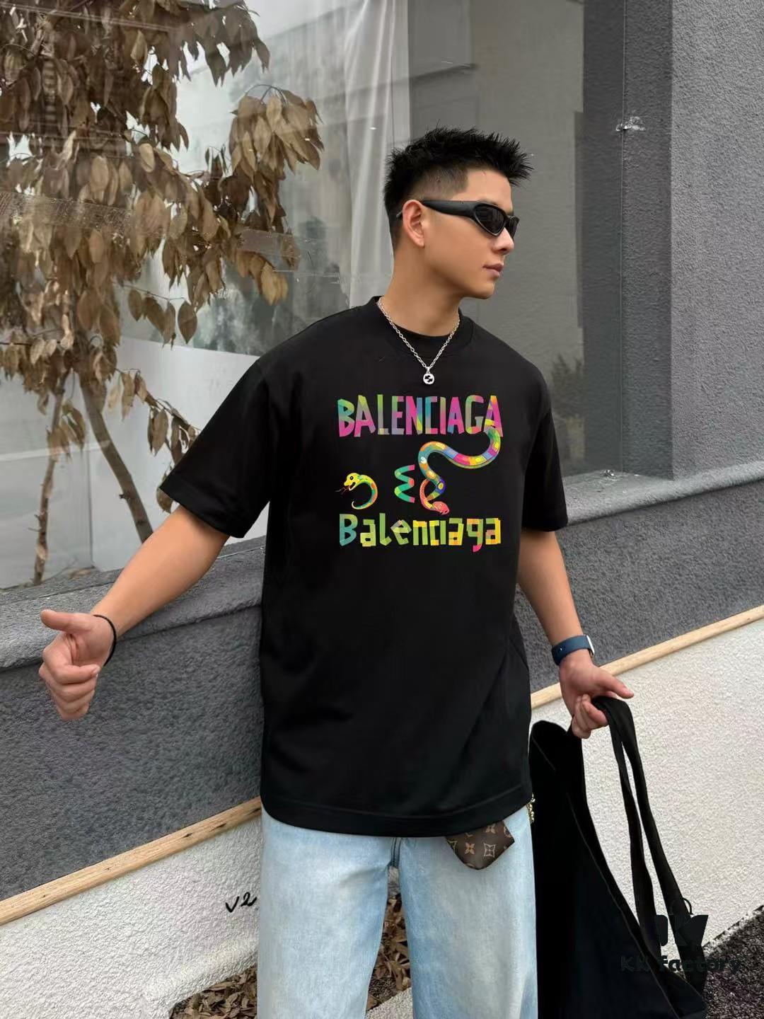 69319fdeccd8ab3d7af939bc BALENCIAGA* Balenciaga* Loose Fit Printed Logo Short Sleeve T-Shirt for Spring and Summer, Stylish Crew Neck Unisex Cotton Tee