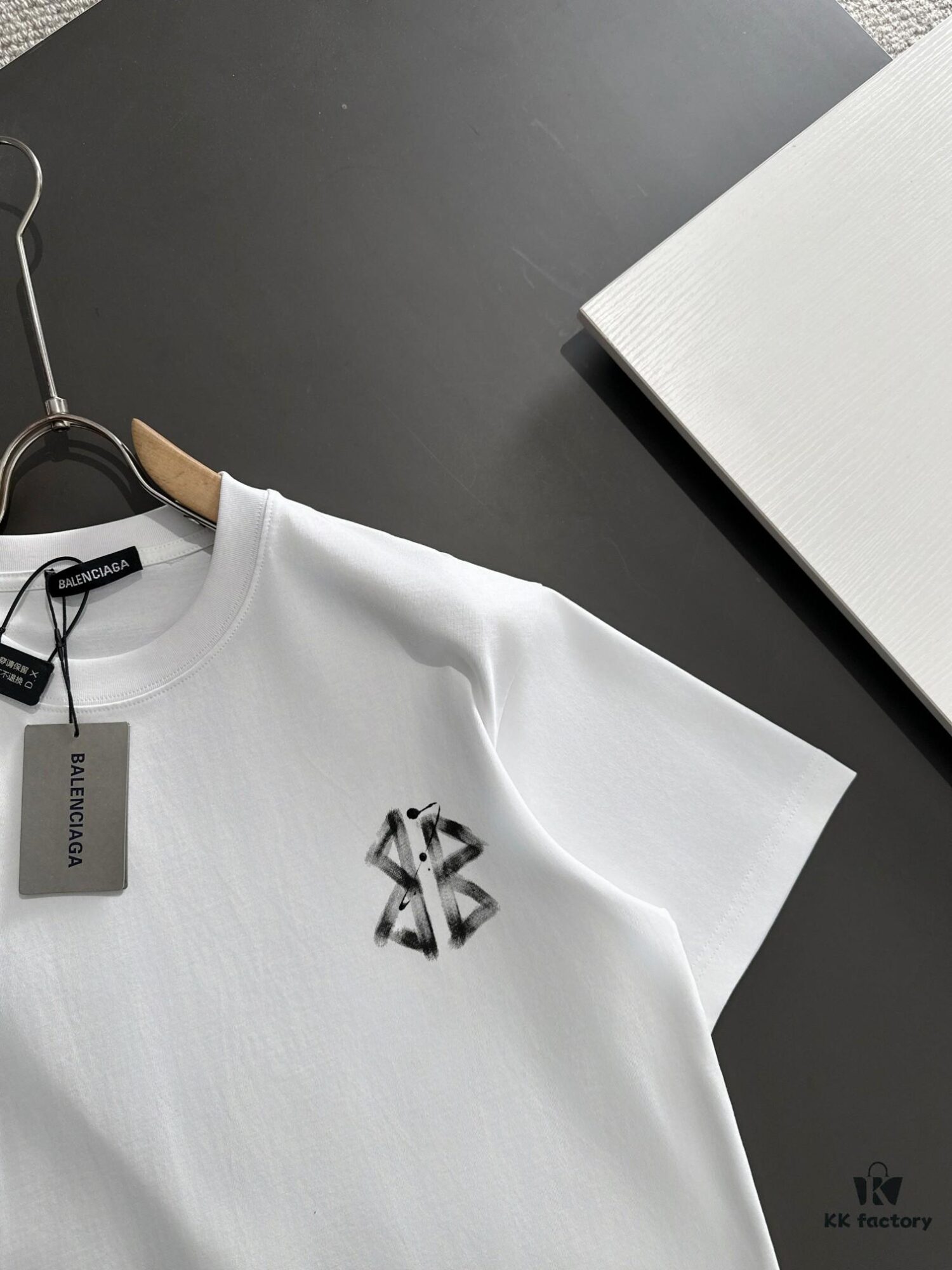 69319fdeccd8ab3d7af939c5 Balenciaga 2025 Spring and Summer New Arrival - High-Quality Cotton T-Shirt with Classic Double B Hand-Painted Style Print