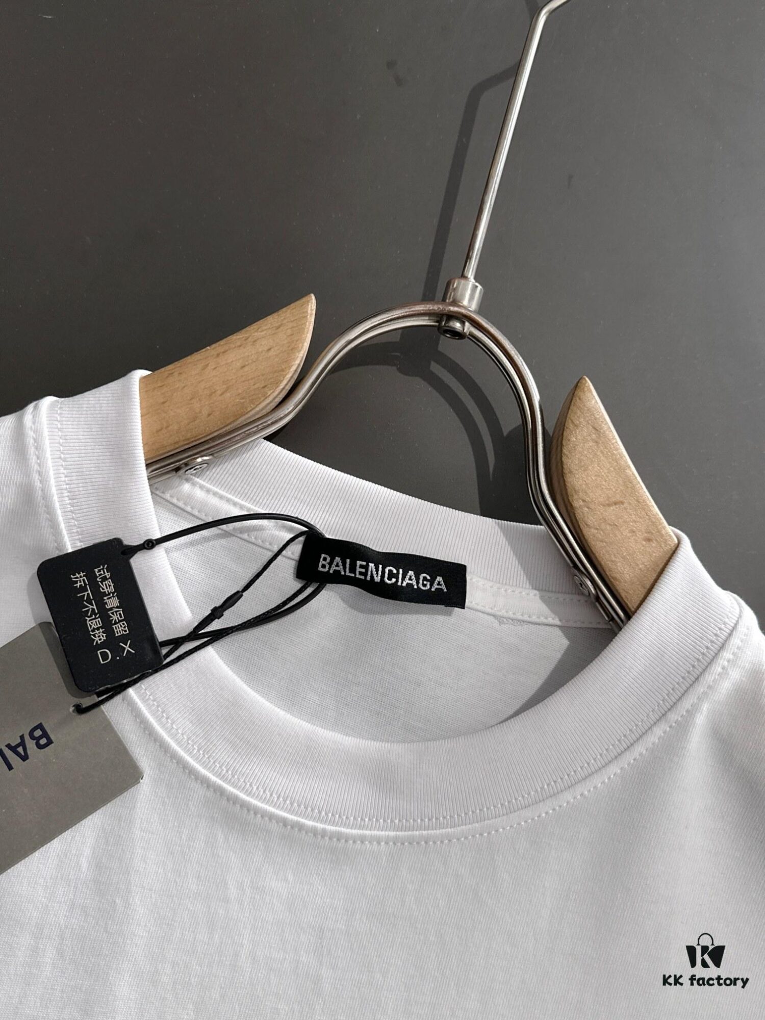 69319fdeccd8ab3d7af939c7 Balenciaga 2025 Spring and Summer New Arrival - High-Quality Cotton T-Shirt with Classic Double B Hand-Painted Style Print