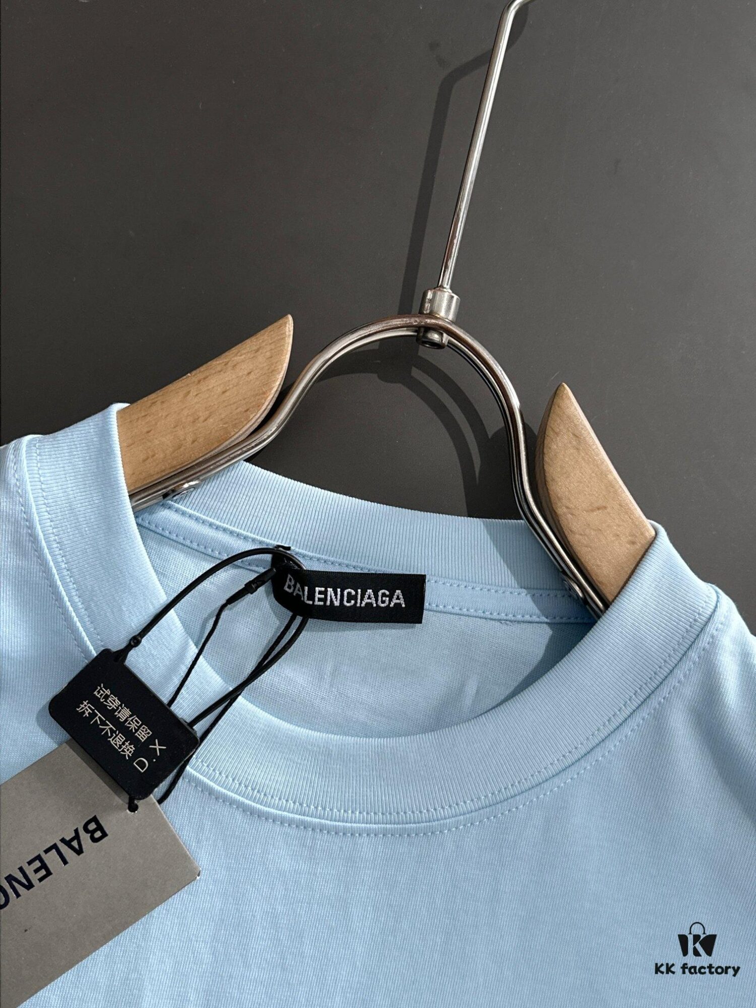 69319fdfccd8ab3d7af939d0 Balenciaga 2025 Spring/Summer New Arrival - High-Quality Cotton T-Shirt with Signature BB Logo