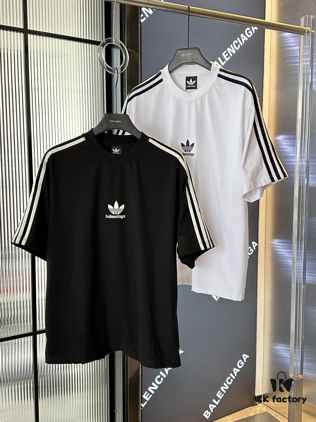 69319fe2ccd8ab3d7af93a0e Balenciaga x Three Leaves Collaboration Logo Embellished Heavyweight T-Shirt (Top Version, Distinguished from Standard Stock)