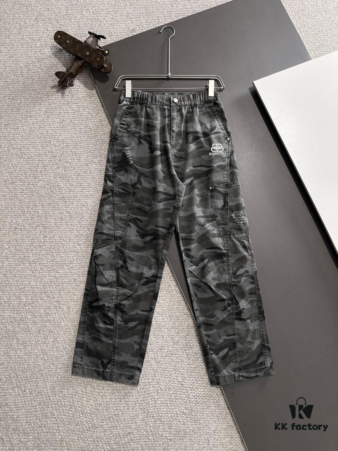 69319ff5ccd8ab3d7af93ad6 Balenciaga 2025 Spring/Summer New Elastic Waist Casual Pants, Lightweight Custom Counter Fabric, Highly Breathable and Comfortable, Exquisitely Designed with Brand Elements Reflecting High Quality, Soft and Smooth Texture, Featuring a Relaxed Cut with Excellent Fit
