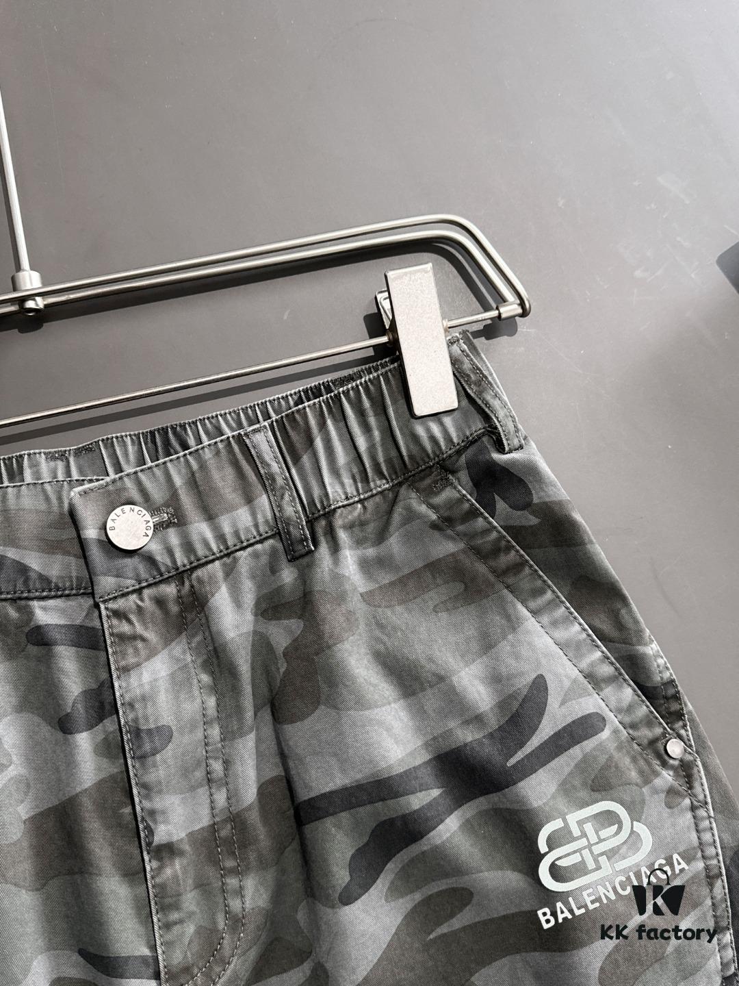 69319ff5ccd8ab3d7af93ad7 Balenciaga 2025 Spring/Summer New Elastic Waist Casual Pants, Lightweight Custom Counter Fabric, Highly Breathable and Comfortable, Exquisitely Designed with Brand Elements Reflecting High Quality, Soft and Smooth Texture, Featuring a Relaxed Cut with Excellent Fit