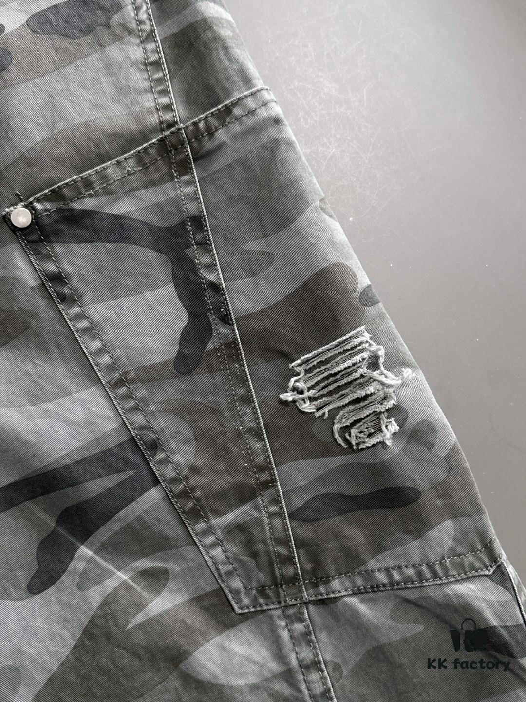 69319ff5ccd8ab3d7af93ada Balenciaga 2025 Spring/Summer New Elastic Waist Casual Pants, Lightweight Custom Counter Fabric, Highly Breathable and Comfortable, Exquisitely Designed with Brand Elements Reflecting High Quality, Soft and Smooth Texture, Featuring a Relaxed Cut with Excellent Fit