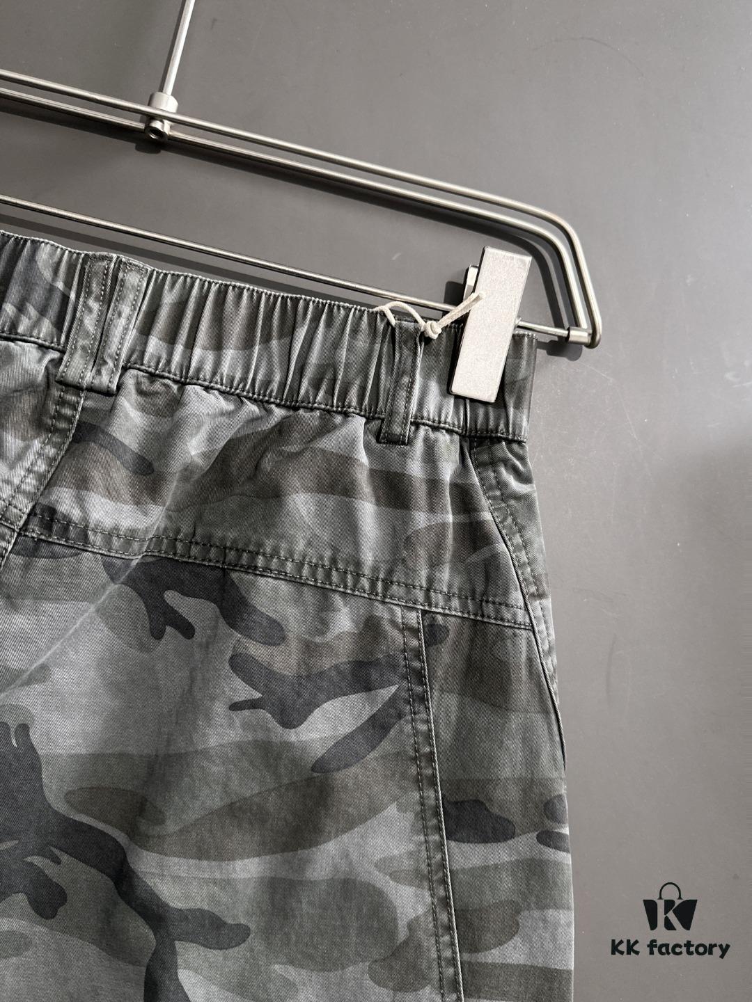 69319ff6ccd8ab3d7af93adb Balenciaga 2025 Spring/Summer New Elastic Waist Casual Pants, Lightweight Custom Counter Fabric, Highly Breathable and Comfortable, Exquisitely Designed with Brand Elements Reflecting High Quality, Soft and Smooth Texture, Featuring a Relaxed Cut with Excellent Fit
