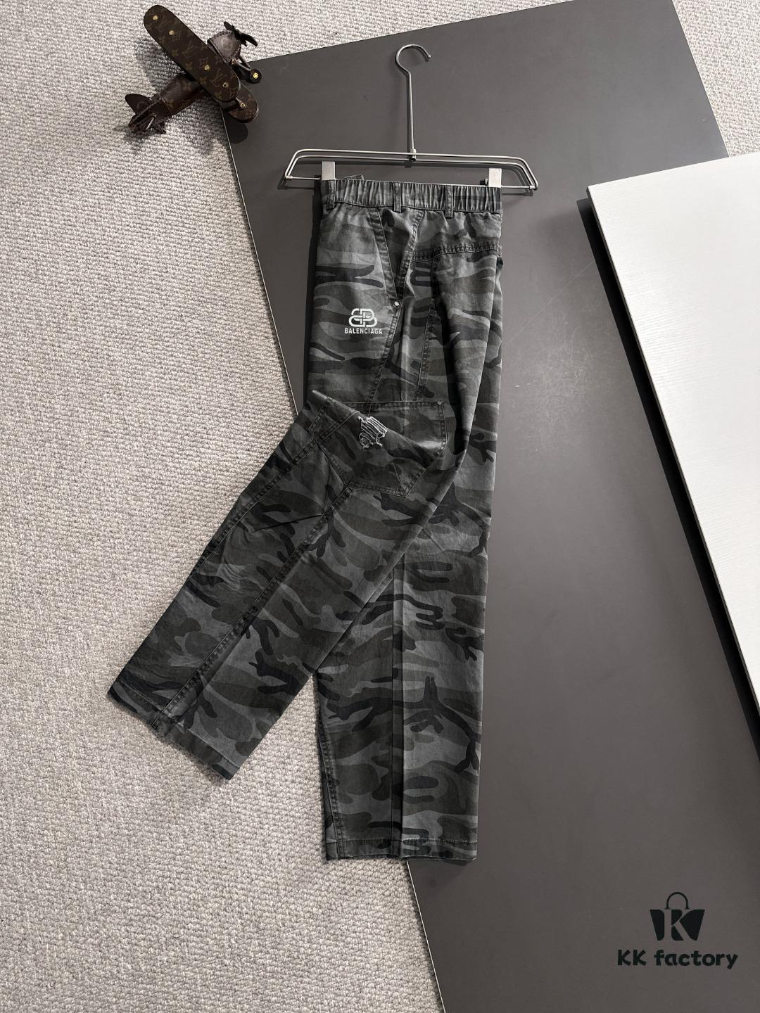 69319ff6ccd8ab3d7af93adc Balenciaga 2025 Spring/Summer New Elastic Waist Casual Pants, Lightweight Custom Counter Fabric, Highly Breathable and Comfortable, Exquisitely Designed with Brand Elements Reflecting High Quality, Soft and Smooth Texture, Featuring a Relaxed Cut with Excellent Fit