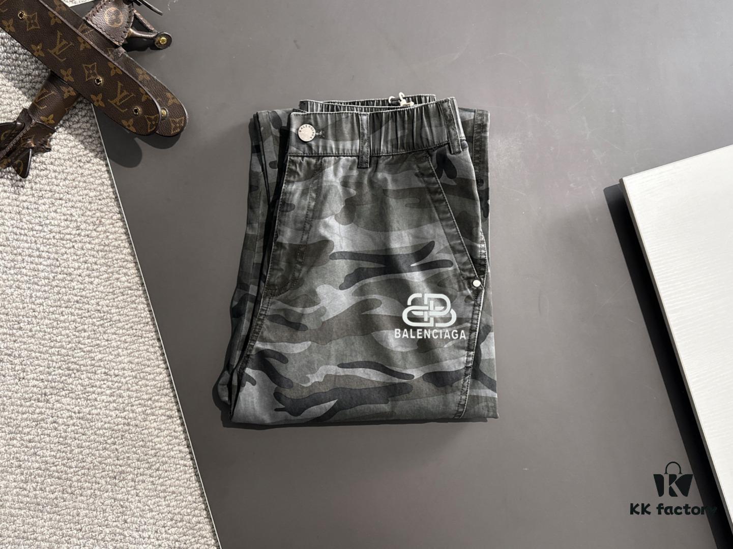 69319ff6ccd8ab3d7af93add Balenciaga 2025 Spring/Summer New Elastic Waist Casual Pants, Lightweight Custom Counter Fabric, Highly Breathable and Comfortable, Exquisitely Designed with Brand Elements Reflecting High Quality, Soft and Smooth Texture, Featuring a Relaxed Cut with Excellent Fit