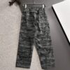 69319ff6ccd8ab3d7af93ade Balenciaga 2025 Spring/Summer New Elastic Waist Casual Pants, Lightweight Custom Counter Fabric, Highly Breathable and Comfortable, Exquisitely Designed with Brand Elements Reflecting High Quality, Soft and Smooth Texture, Featuring a Relaxed Cut with Excellent Fit