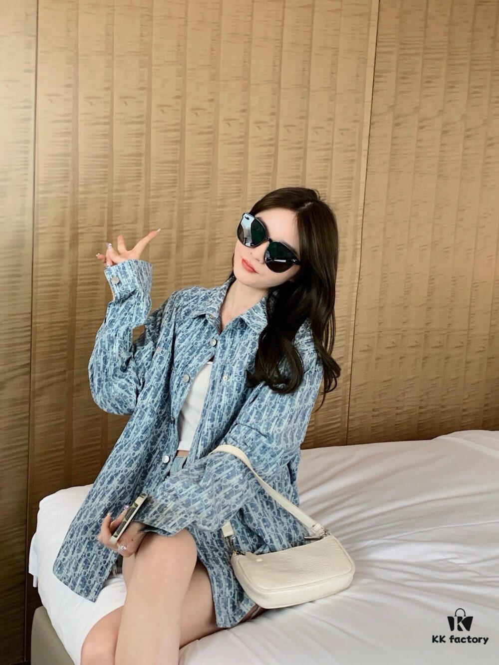 6931a00eccd8ab3d7af93cc4 Dior 22FW Vintage Logo Jacquard Long-Sleeve Denim Shirt