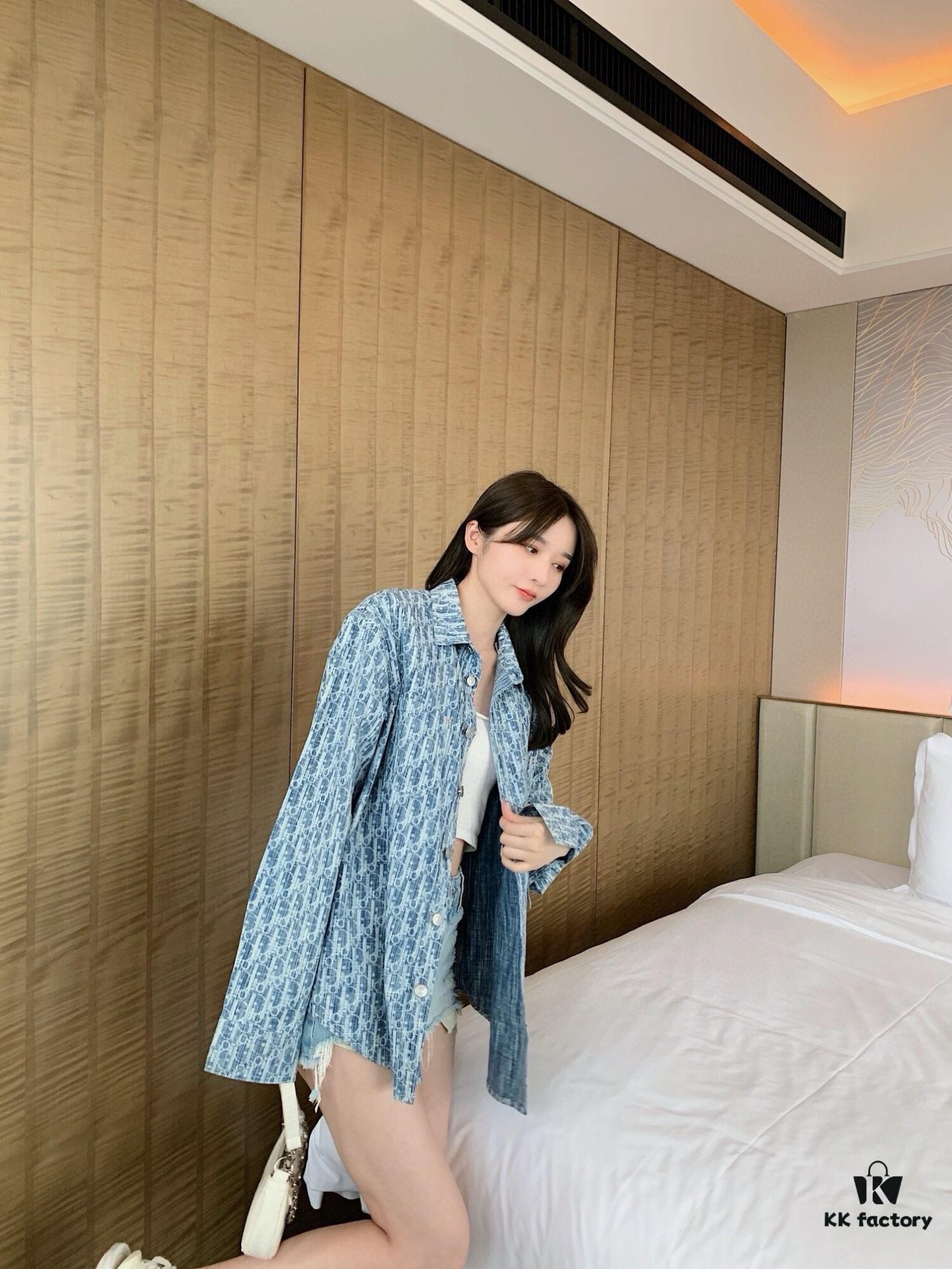 6931a00eccd8ab3d7af93ccc Dior 22FW Vintage Logo Jacquard Long-Sleeve Denim Shirt