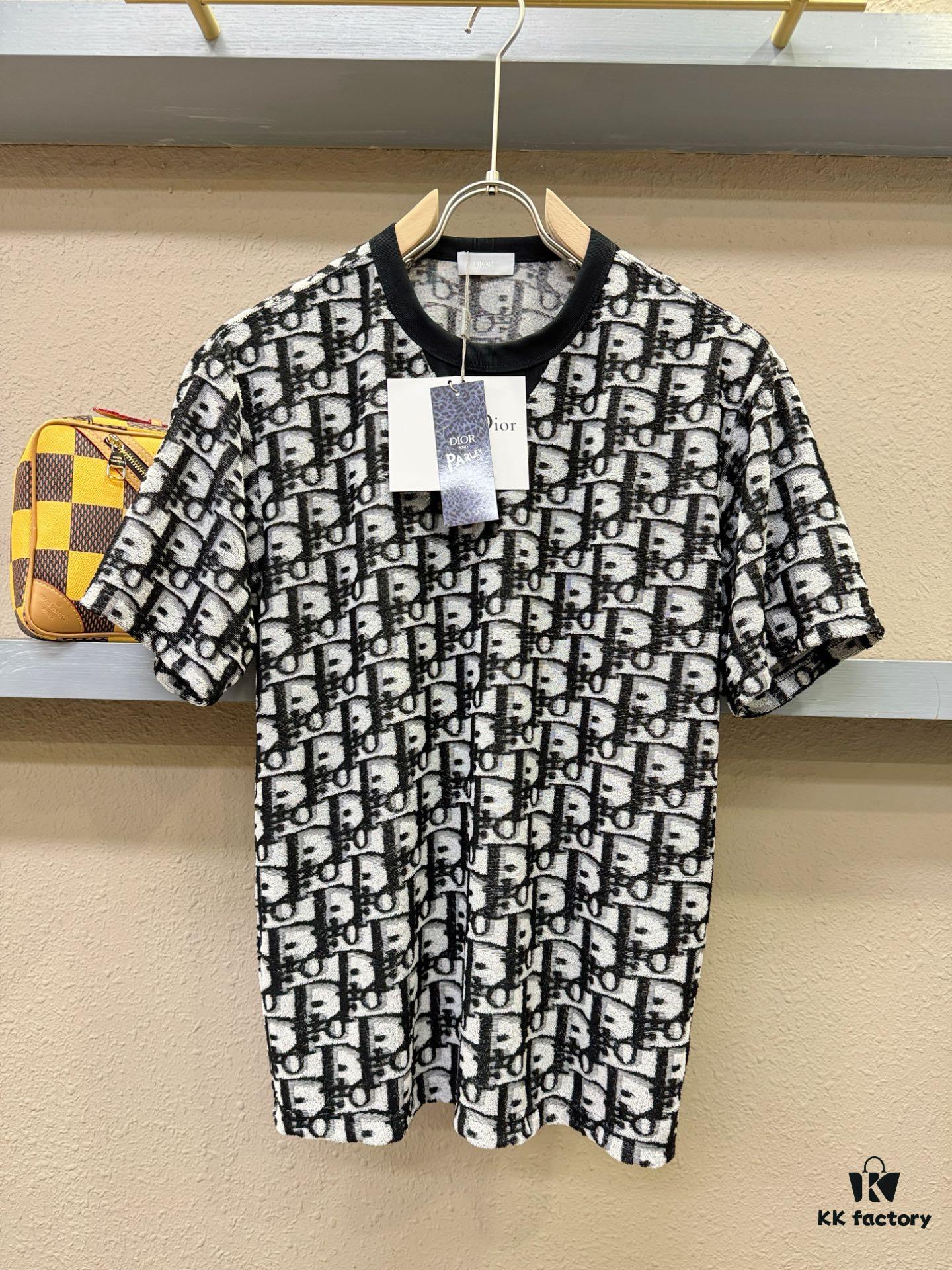 6931a015ccd8ab3d7af93d52 Dior 2025 Spring/Summer New Arrival Classic Round Neck Short Sleeve T-Shirt, Fashionable and Versatile Design with Exquisite Craftsmanship, Premium Materials, Complete Three Labels, Essential Wardrobe Piece for Stylish Men