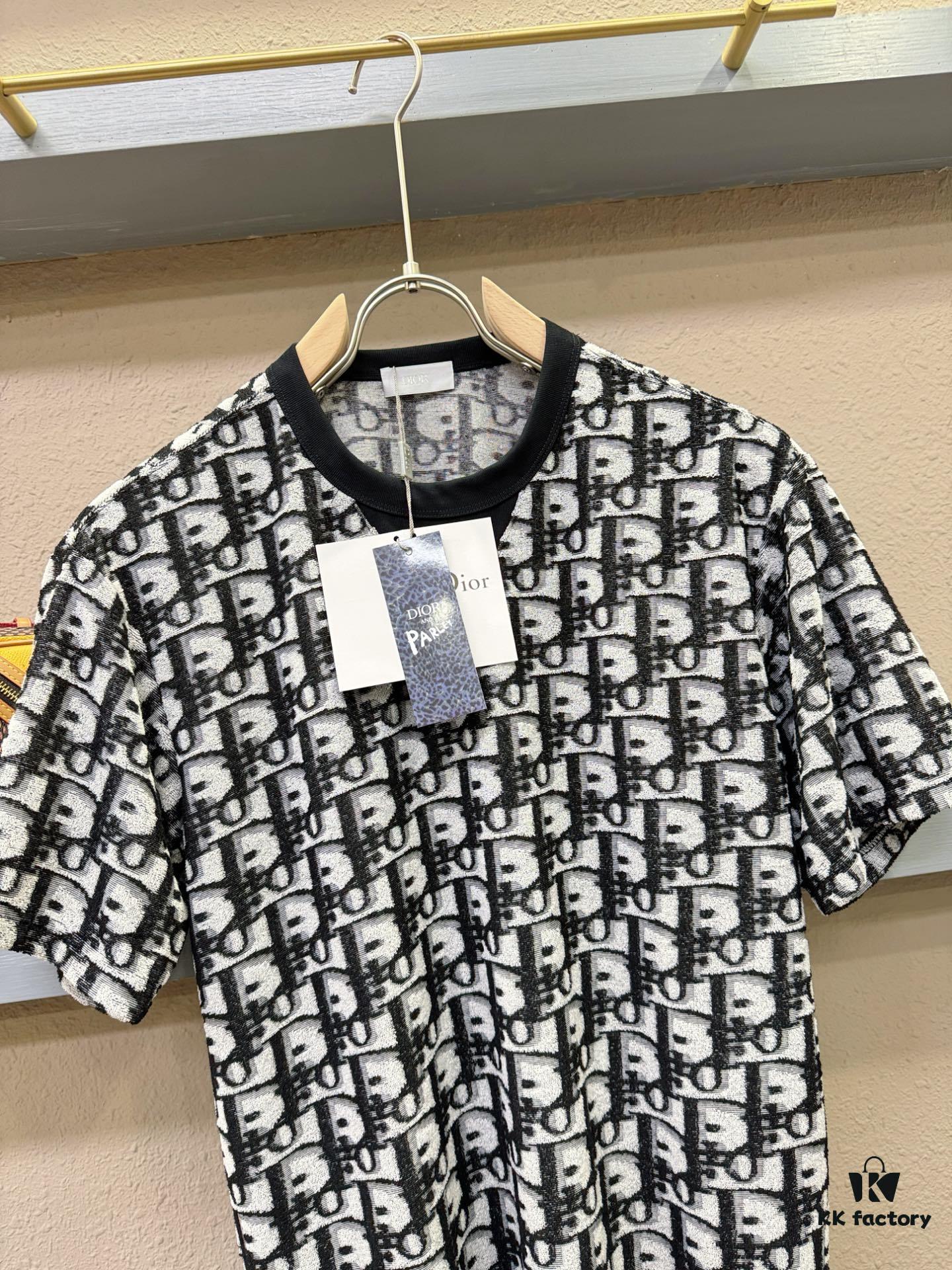 6931a015ccd8ab3d7af93d57 Dior 2025 Spring/Summer New Arrival Classic Round Neck Short Sleeve T-Shirt, Fashionable and Versatile Design with Exquisite Craftsmanship, Premium Materials, Complete Three Labels, Essential Wardrobe Piece for Stylish Men