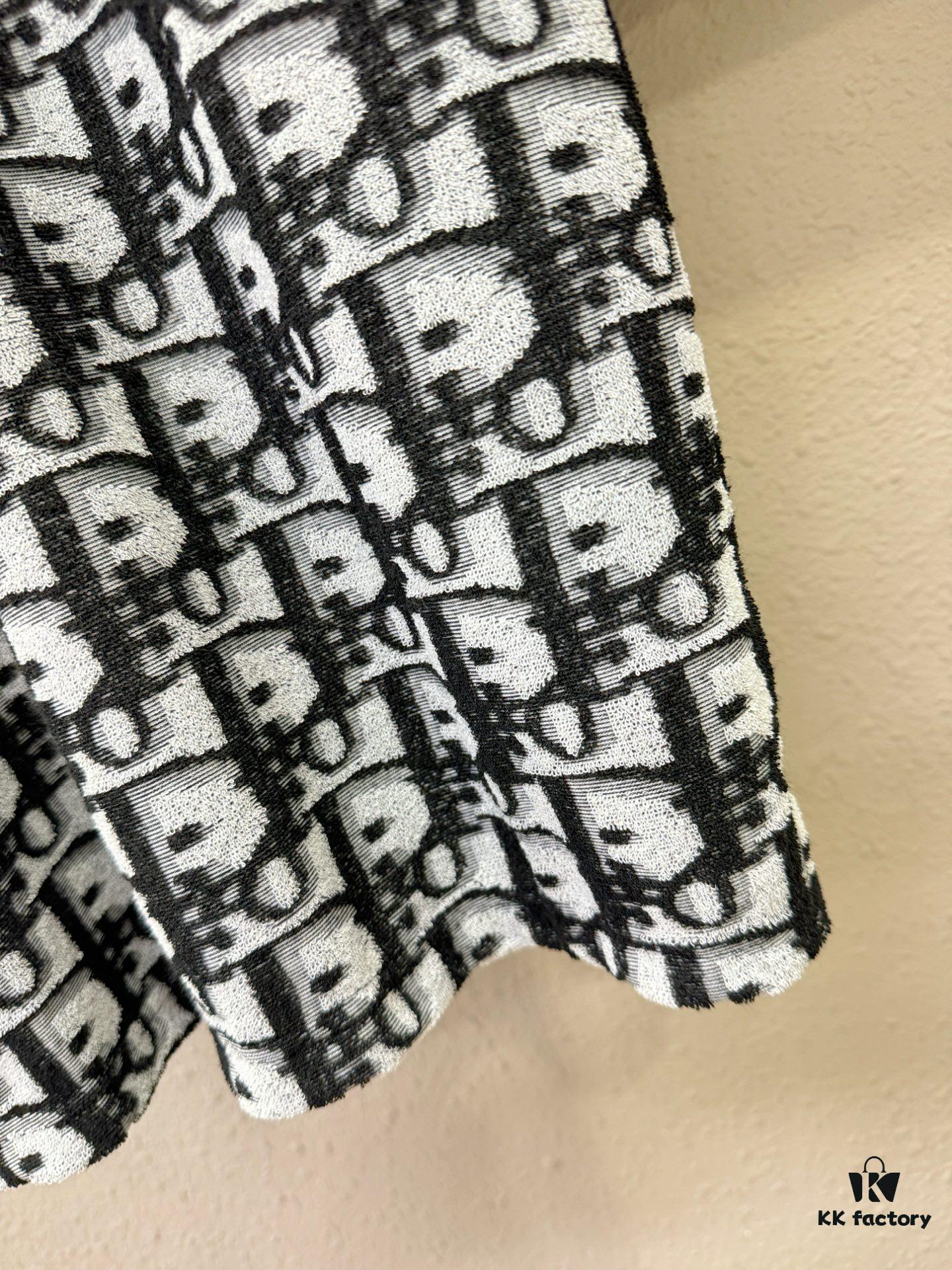6931a015ccd8ab3d7af93d59 Dior 2025 Spring/Summer New Arrival Classic Round Neck Short Sleeve T-Shirt, Fashionable and Versatile Design with Exquisite Craftsmanship, Premium Materials, Complete Three Labels, Essential Wardrobe Piece for Stylish Men