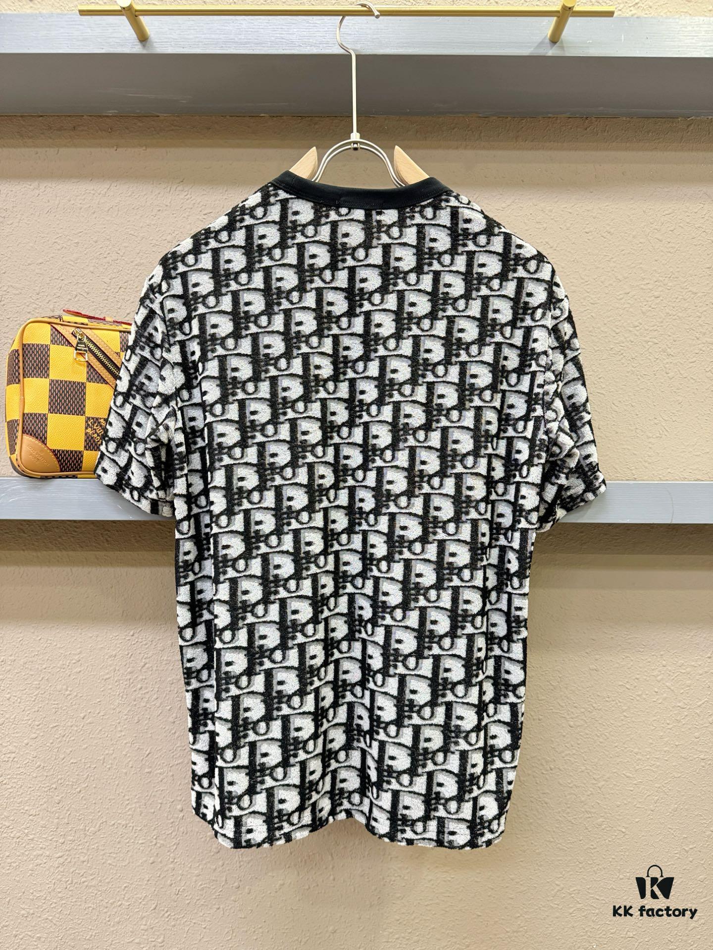 6931a015ccd8ab3d7af93d5a Dior 2025 Spring/Summer New Arrival Classic Round Neck Short Sleeve T-Shirt, Fashionable and Versatile Design with Exquisite Craftsmanship, Premium Materials, Complete Three Labels, Essential Wardrobe Piece for Stylish Men