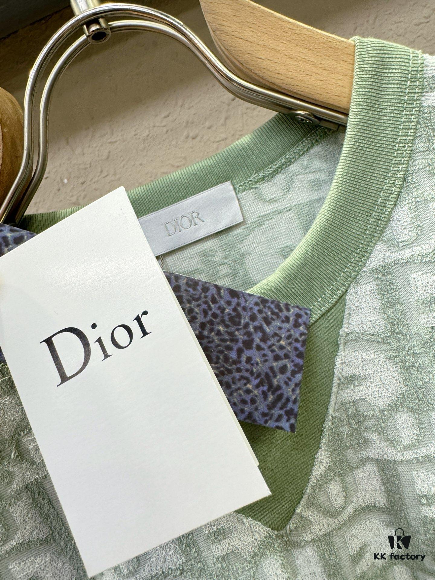 6931a016ccd8ab3d7af93d5e Dior 2025 Spring/Summer New Classic Round Neck Short Sleeve T-Shirt, Fashionable and Versatile Design with Exquisite Craftsmanship, Premium Fabric from Official Retail, Complete Set of Three Labels, Essential Style for the Modern Trendsetting Man