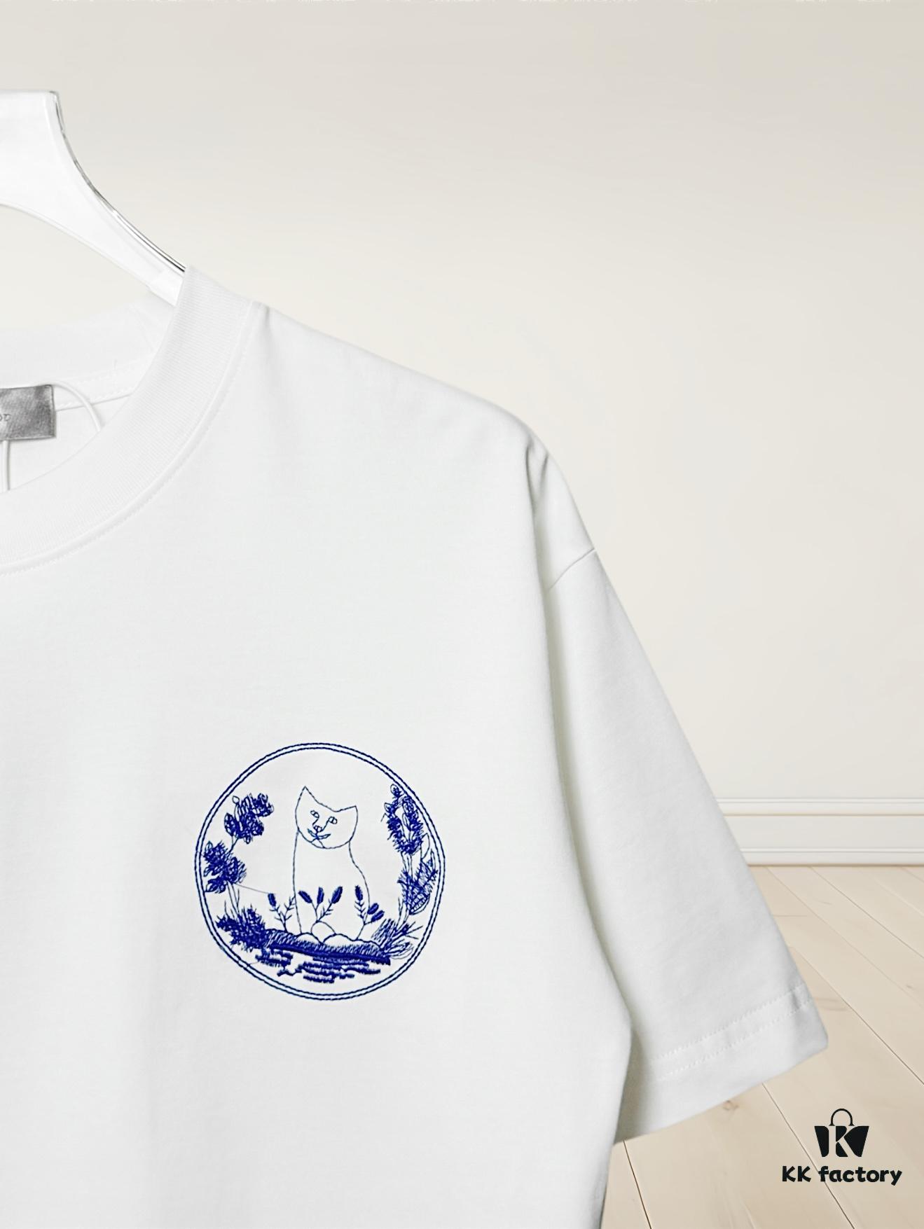 6931a016ccd8ab3d7af93d67 Dior Collaboration Embroidered Cat Short Sleeve T-Shirt