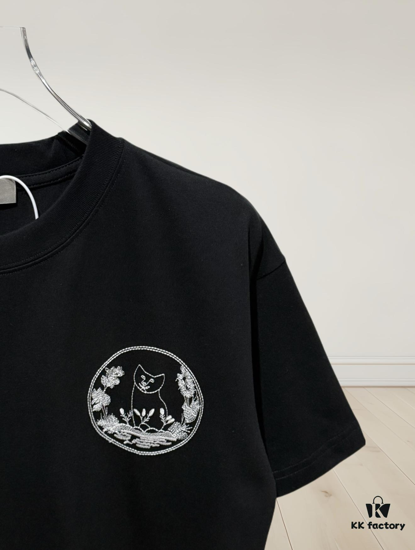 6931a017ccd8ab3d7af93d7a Dior Collaborative Embroidered Cat Short Sleeve T-Shirt in Premium Washed Cotton